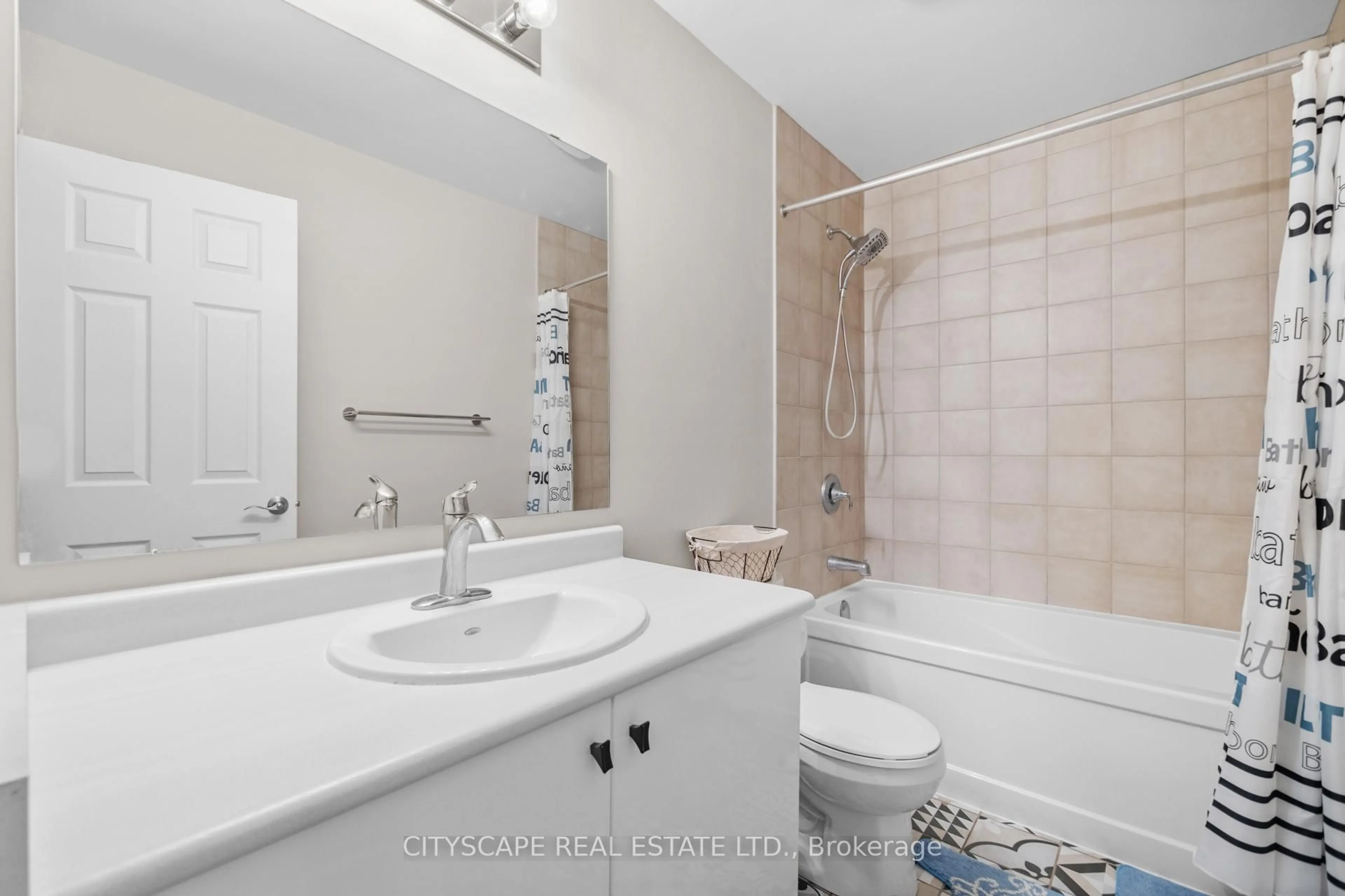 Standard bathroom, ceramic/tile floor for 135 Hardcastle Dr #20, Cambridge Ontario N1S 0B6