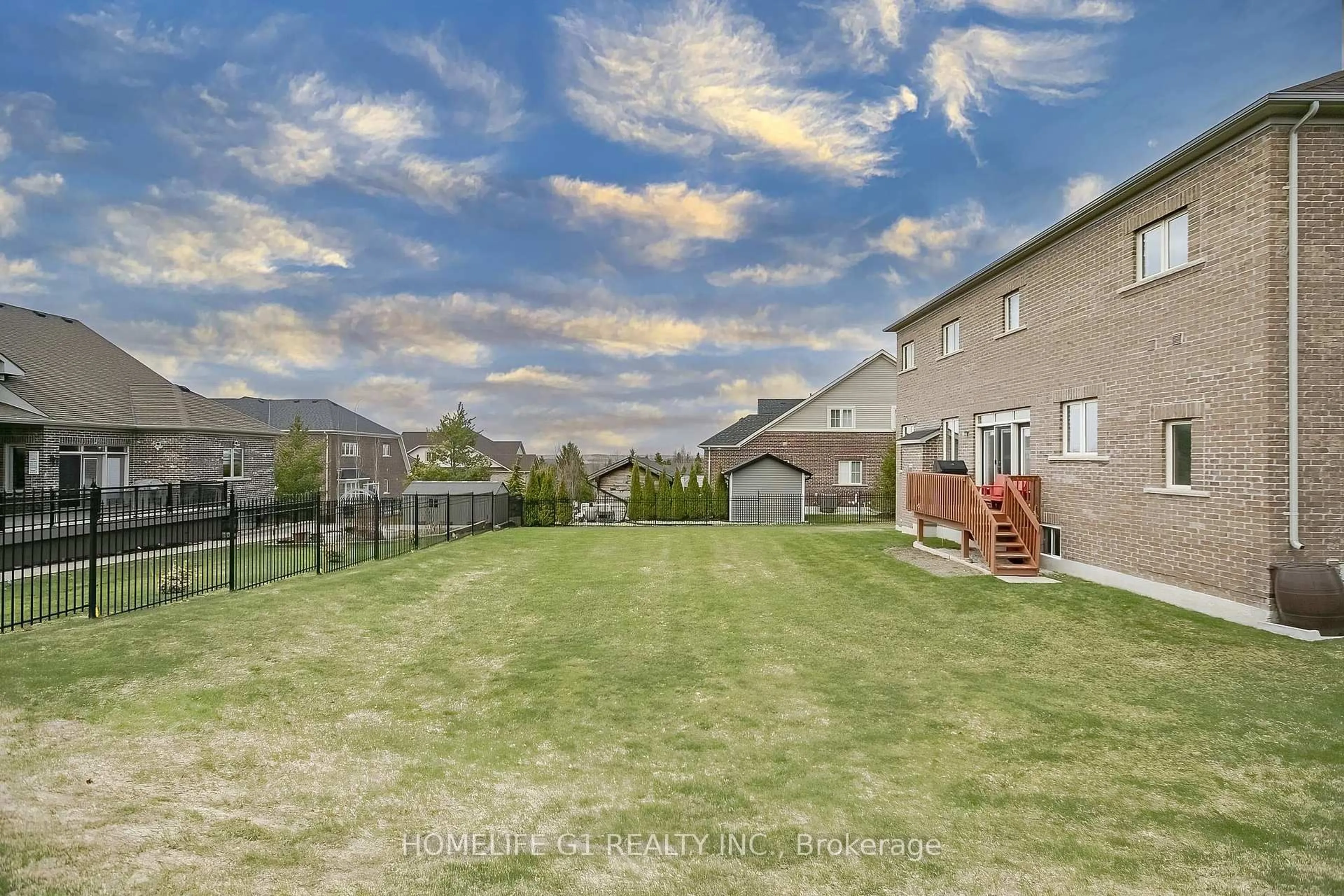 A pic from outside/outdoor area/front of a property/back of a property/a pic from drone, mountain view for 18 Meek Ave, Mono Ontario L9W 6W8
