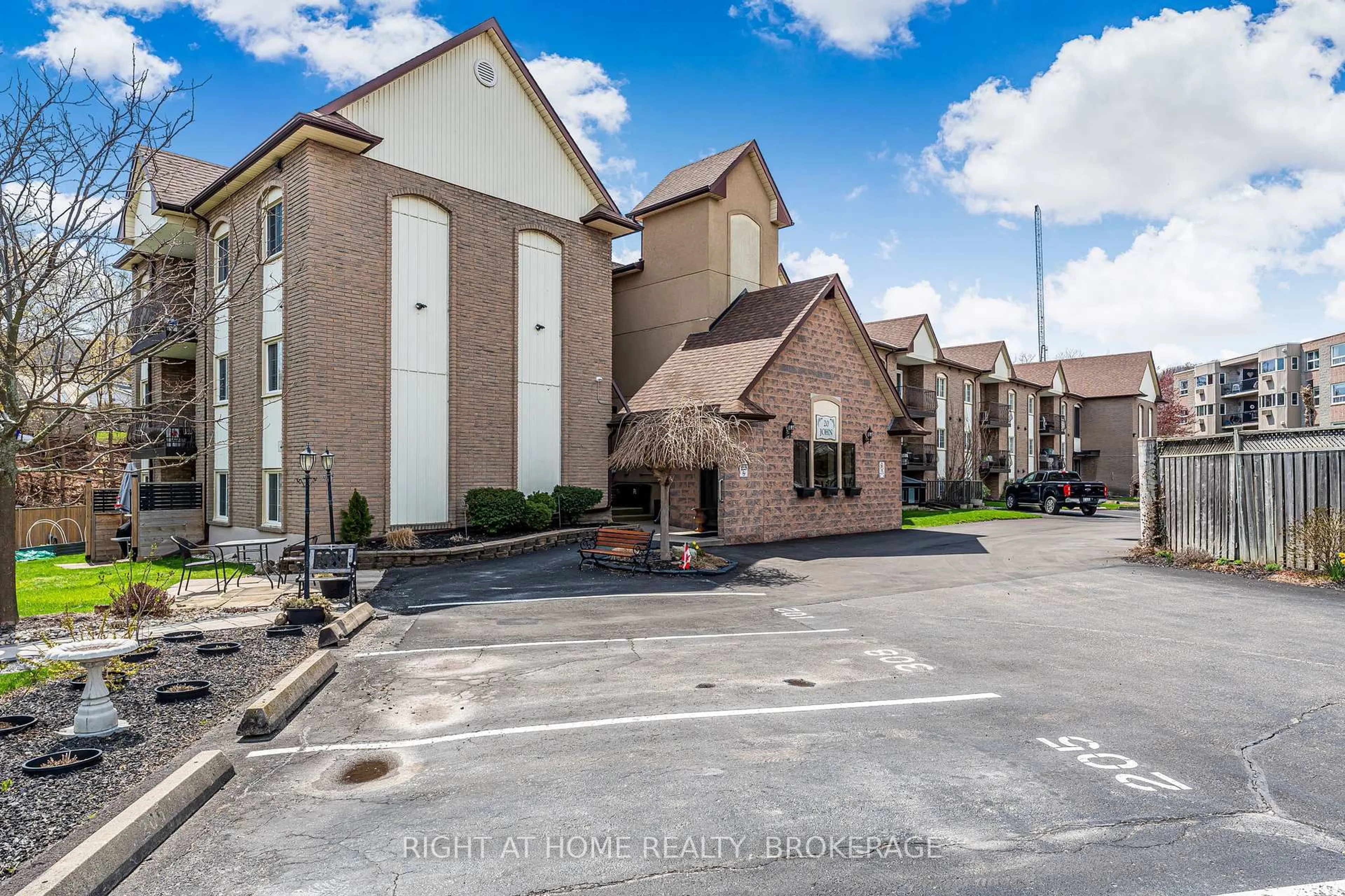 Patio, unknown for 20 John St #102, Grimsby Ontario L3M 1X5