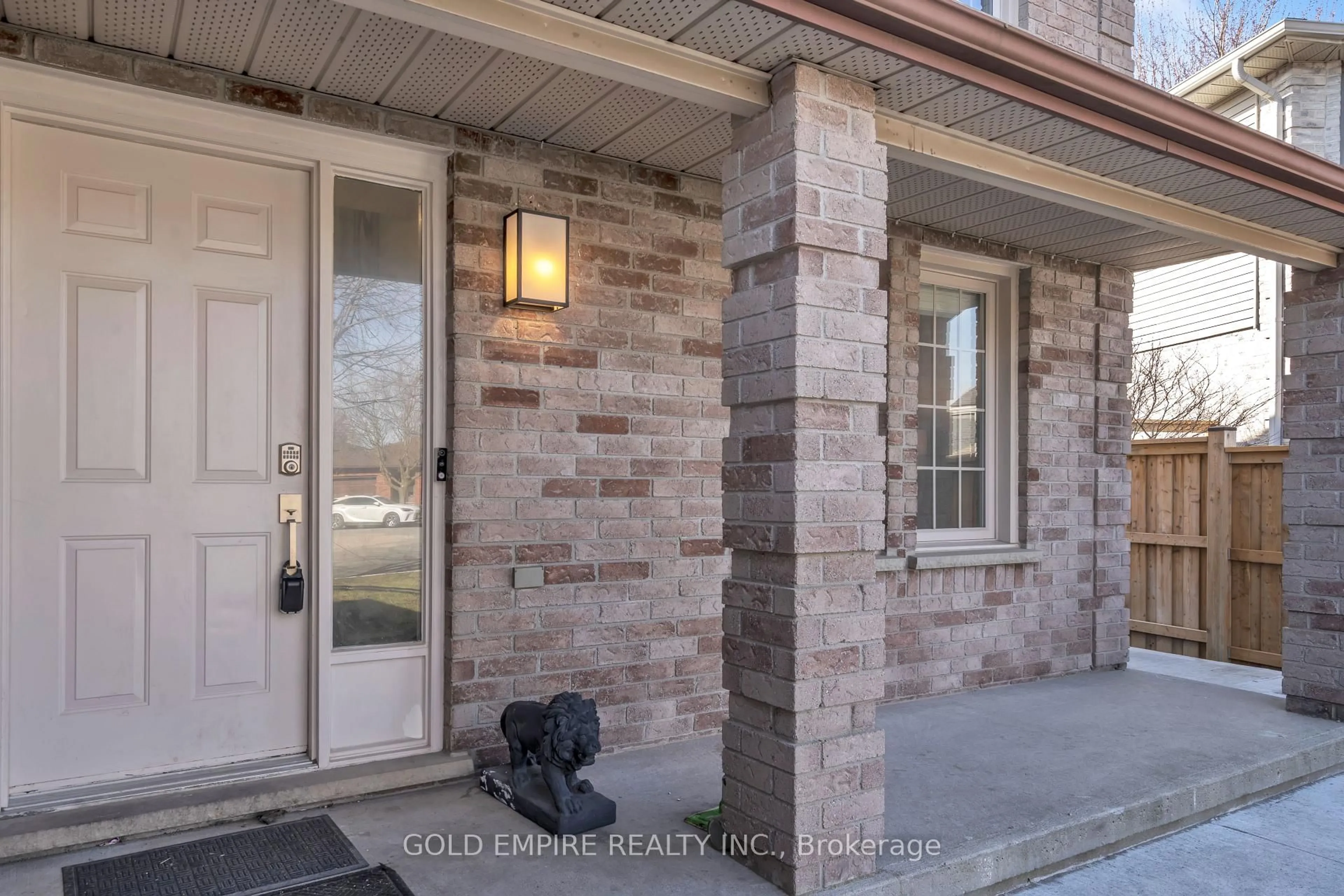 Indoor entryway for 23 Fairchild Crt, London South Ontario N6E 3E3