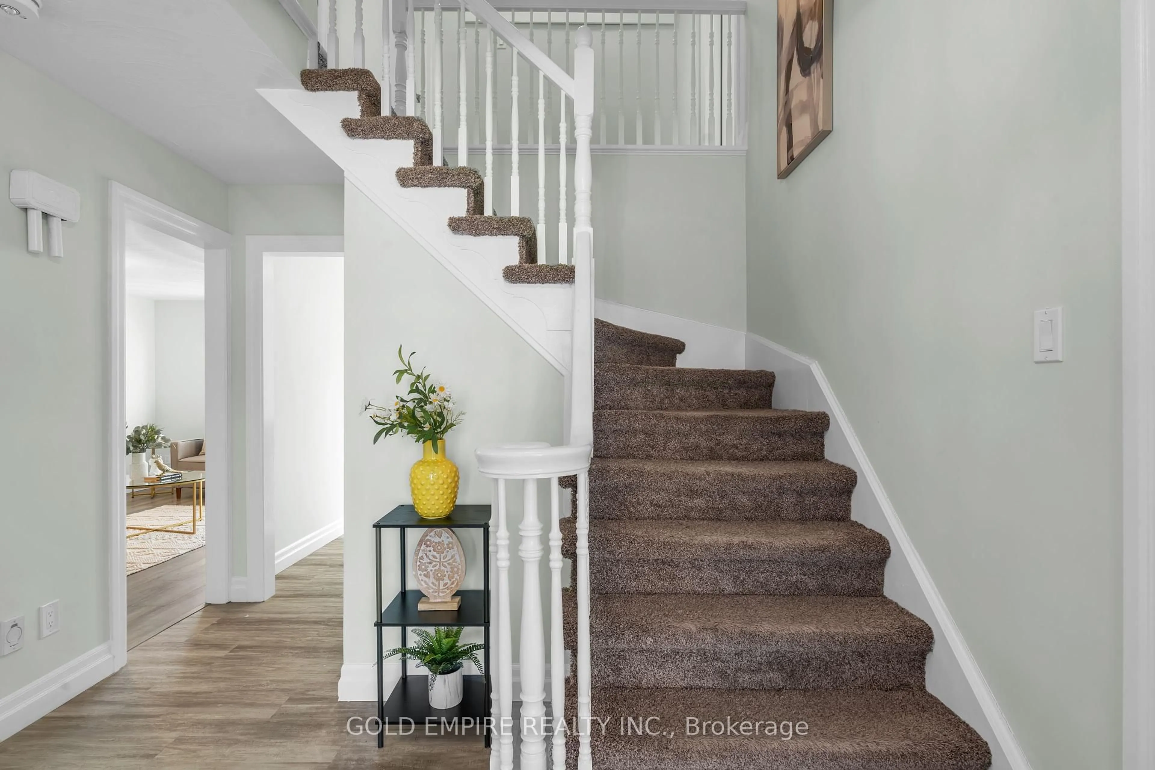 Unknown for 23 Fairchild Crt, London South Ontario N6E 3E3