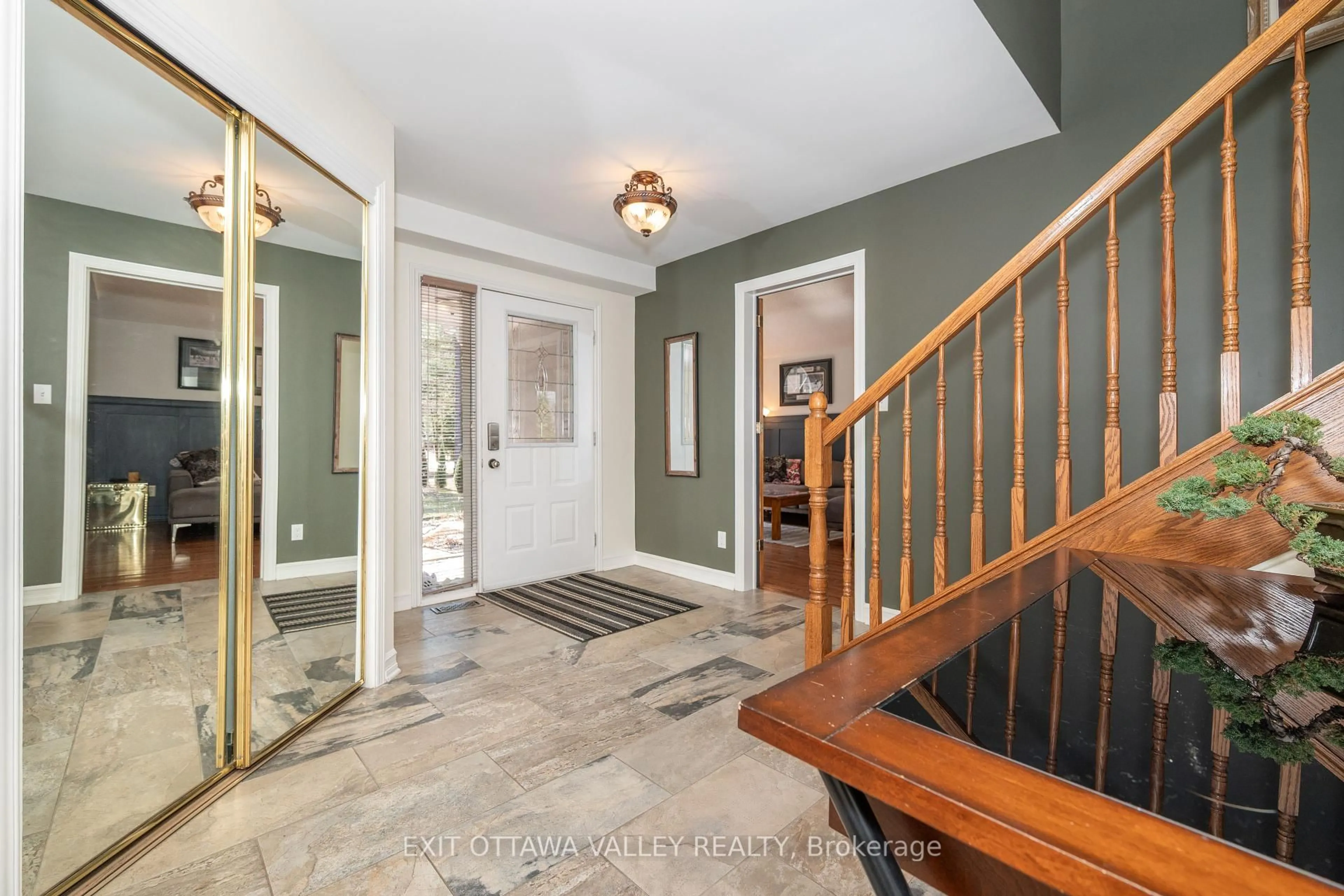 Indoor entryway for 10 Ryans Camp Lane, Deep River Ontario K0J 1P0