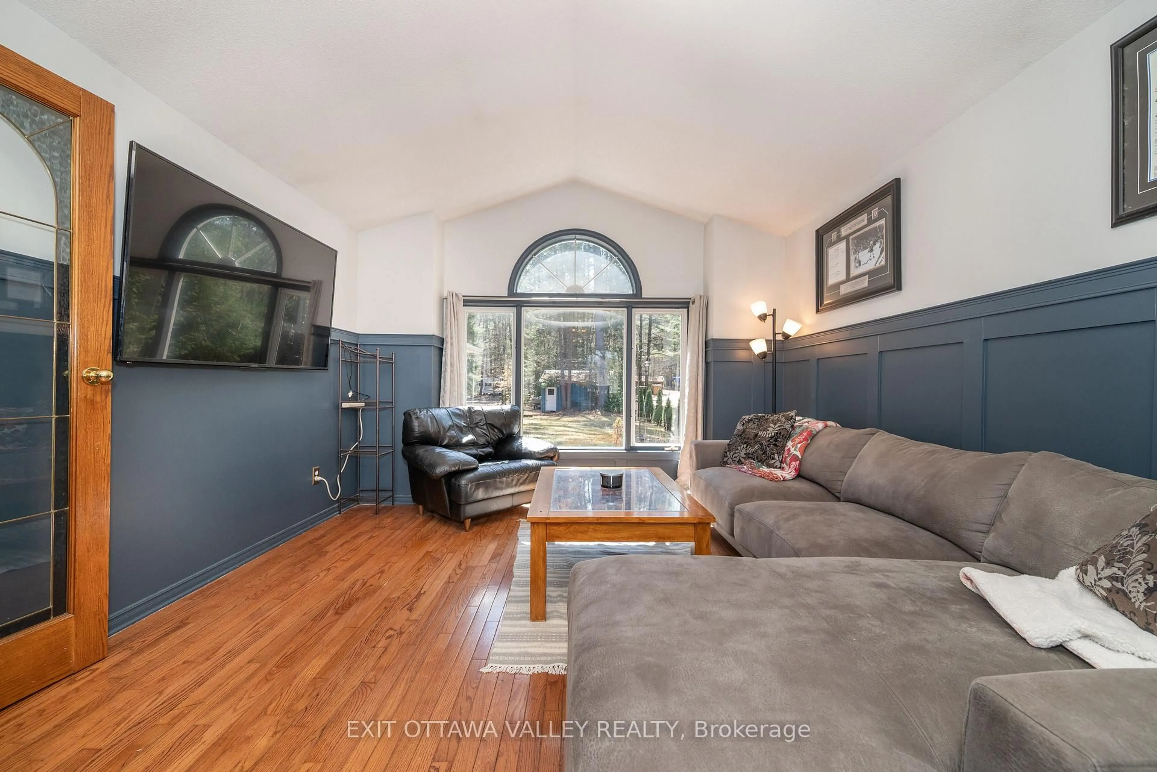 Living room with furniture, unknown for 10 Ryans Camp Lane, Deep River Ontario K0J 1P0