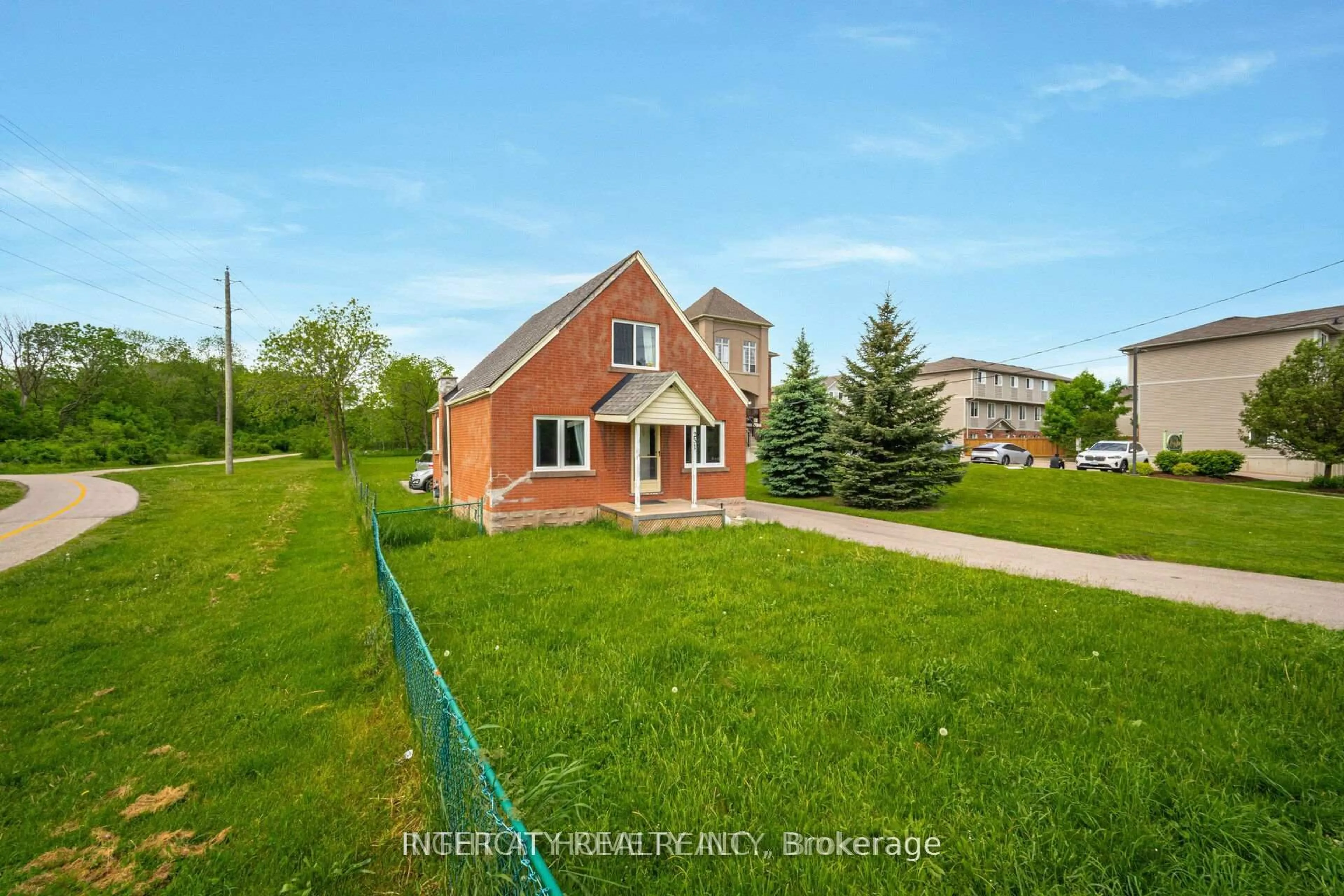 A pic from outside/outdoor area/front of a property/back of a property/a pic from drone, unknown for 231 Lawrence Ave, Kitchener Ontario N2M 1Y3