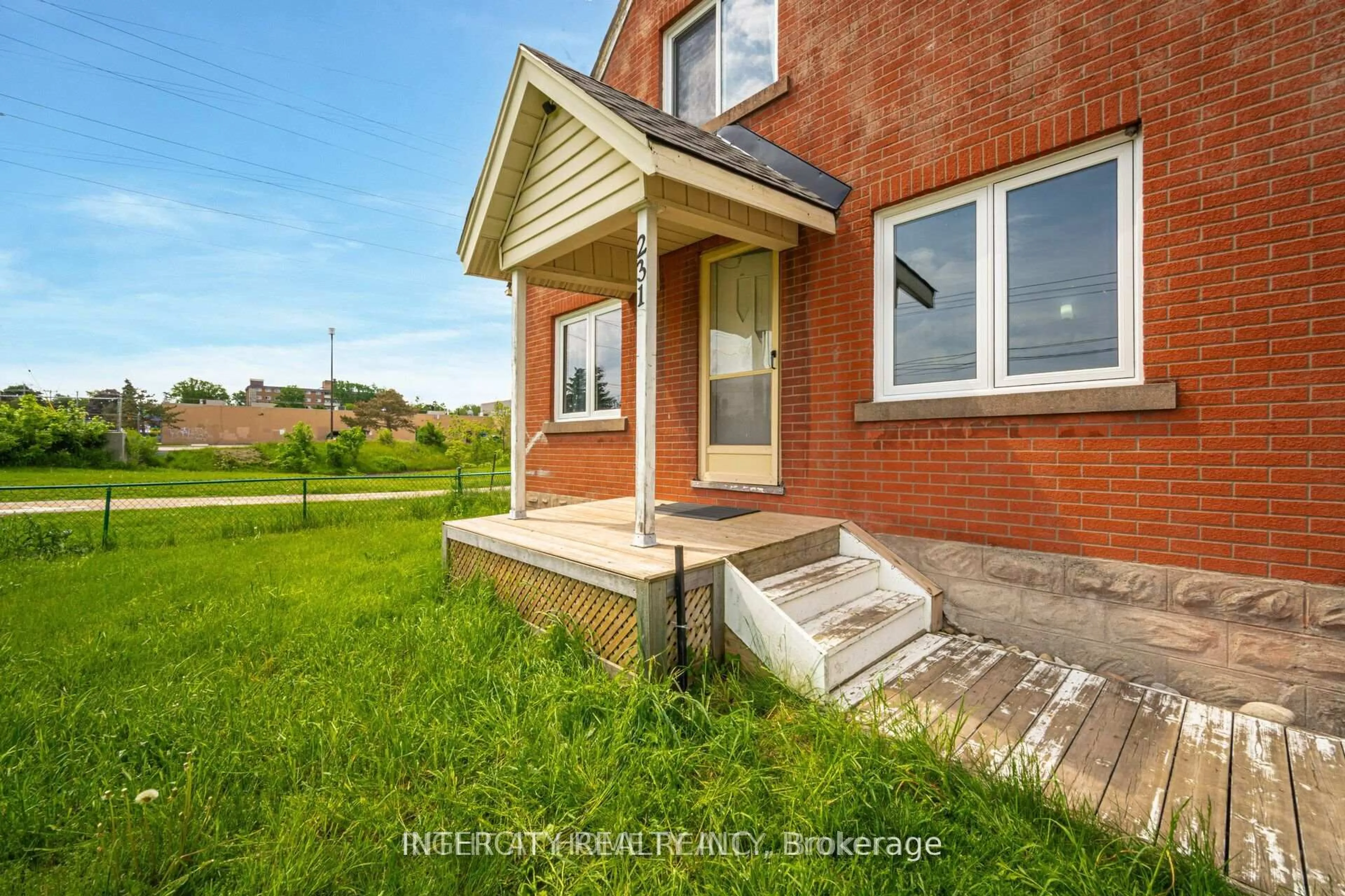Home with brick exterior material, building for 231 Lawrence Ave, Kitchener Ontario N2M 1Y3