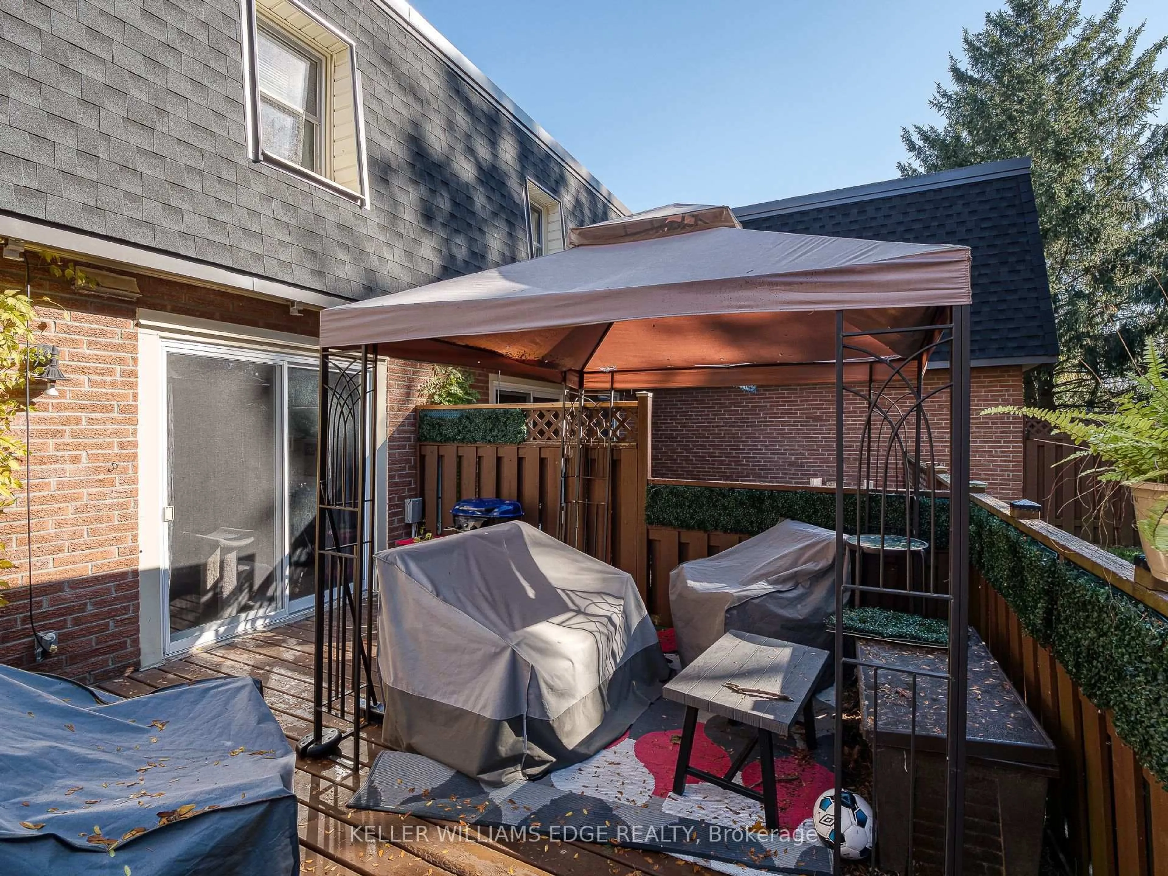 Patio, street for 594 Durham Cres #1, Woodstock Ontario N4S 5X3