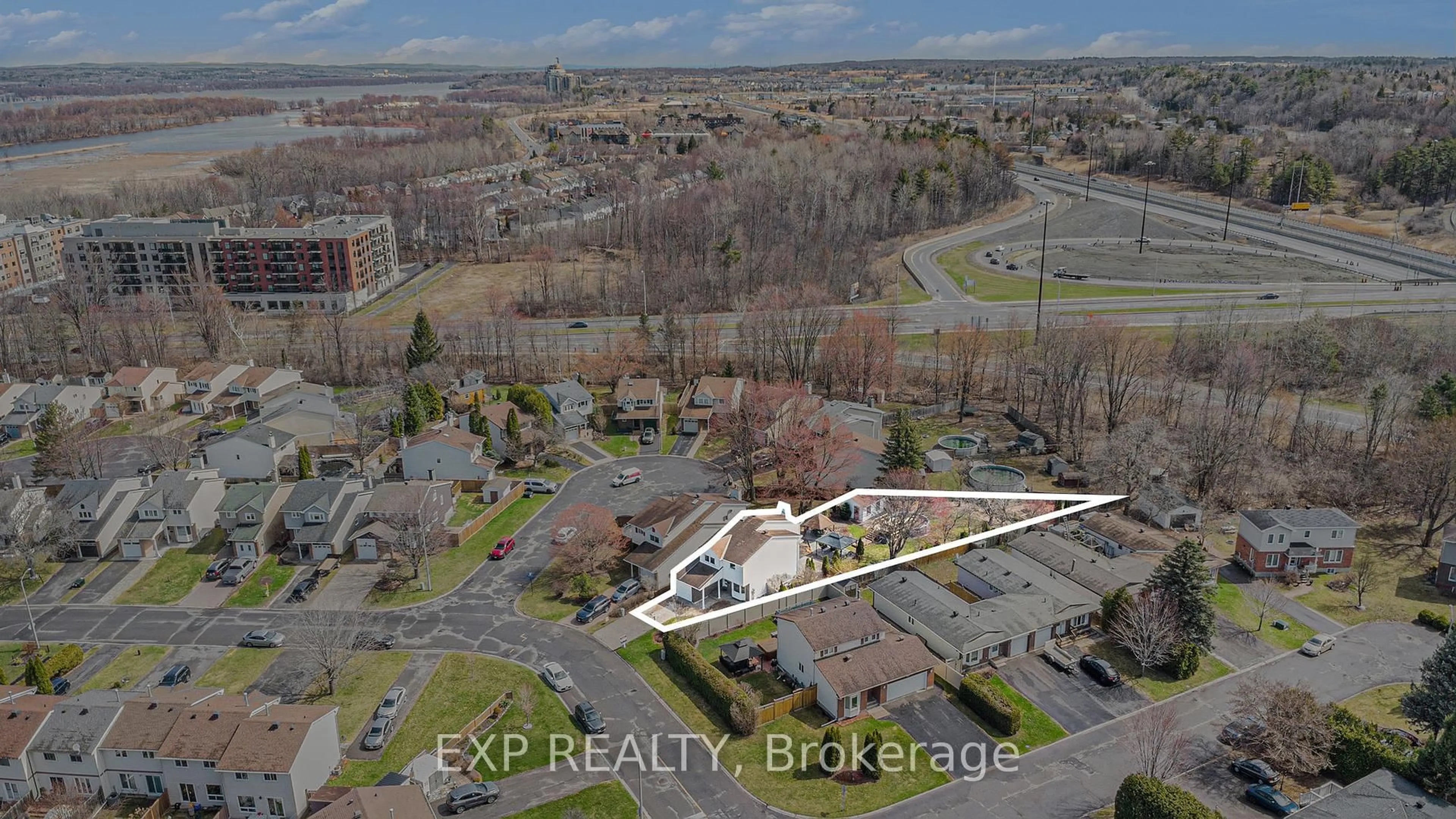 A pic from outside/outdoor area/front of a property/back of a property/a pic from drone, unknown for 374 Mockingbird Dr, Orleans Ontario K1E 2V3