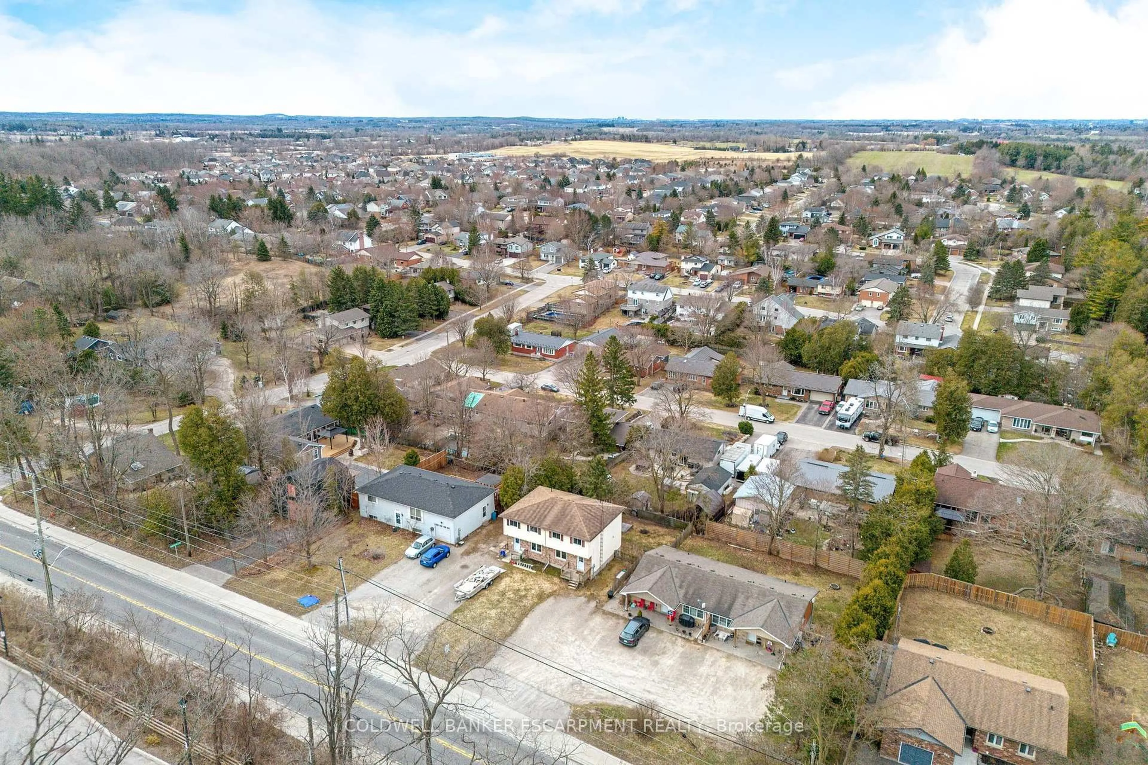 A pic from outside/outdoor area/front of a property/back of a property/a pic from drone, street for 407 Main St, Guelph/Eramosa Ontario N0B 2K0