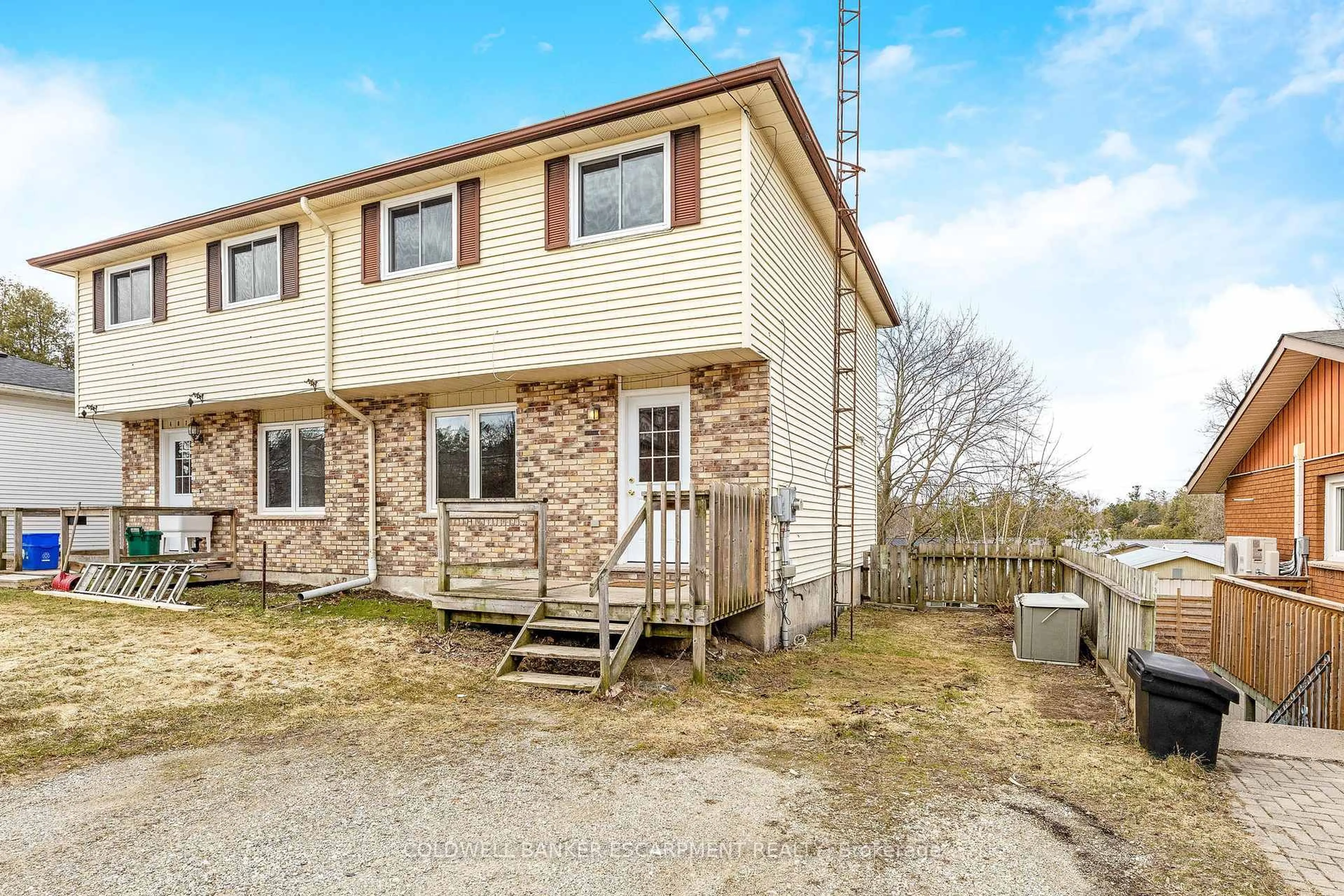 A pic from outside/outdoor area/front of a property/back of a property/a pic from drone, building for 407 Main St, Guelph/Eramosa Ontario N0B 2K0