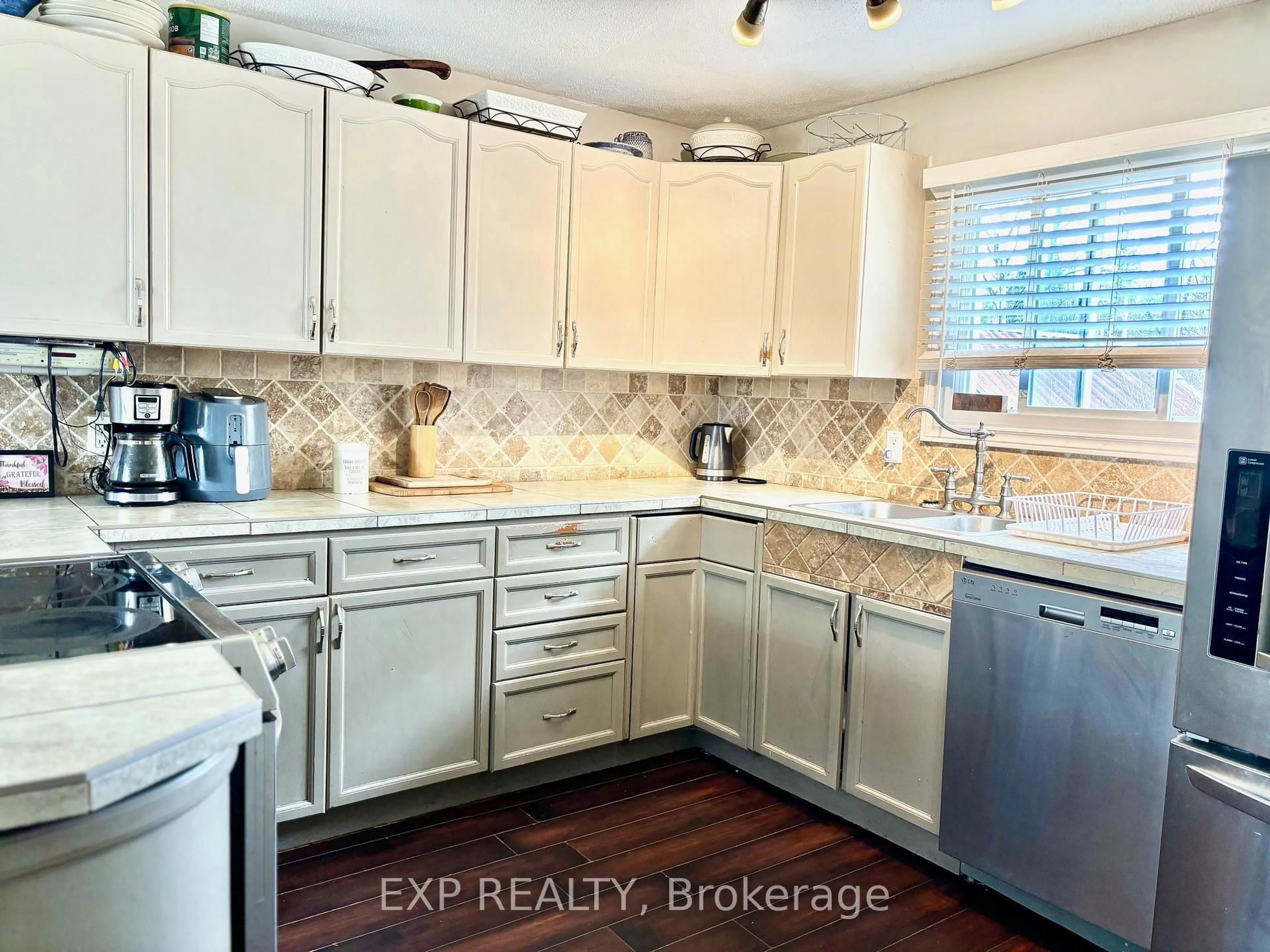 Unknown for 4 Roche St, Killaloe Ontario K0J 2A0