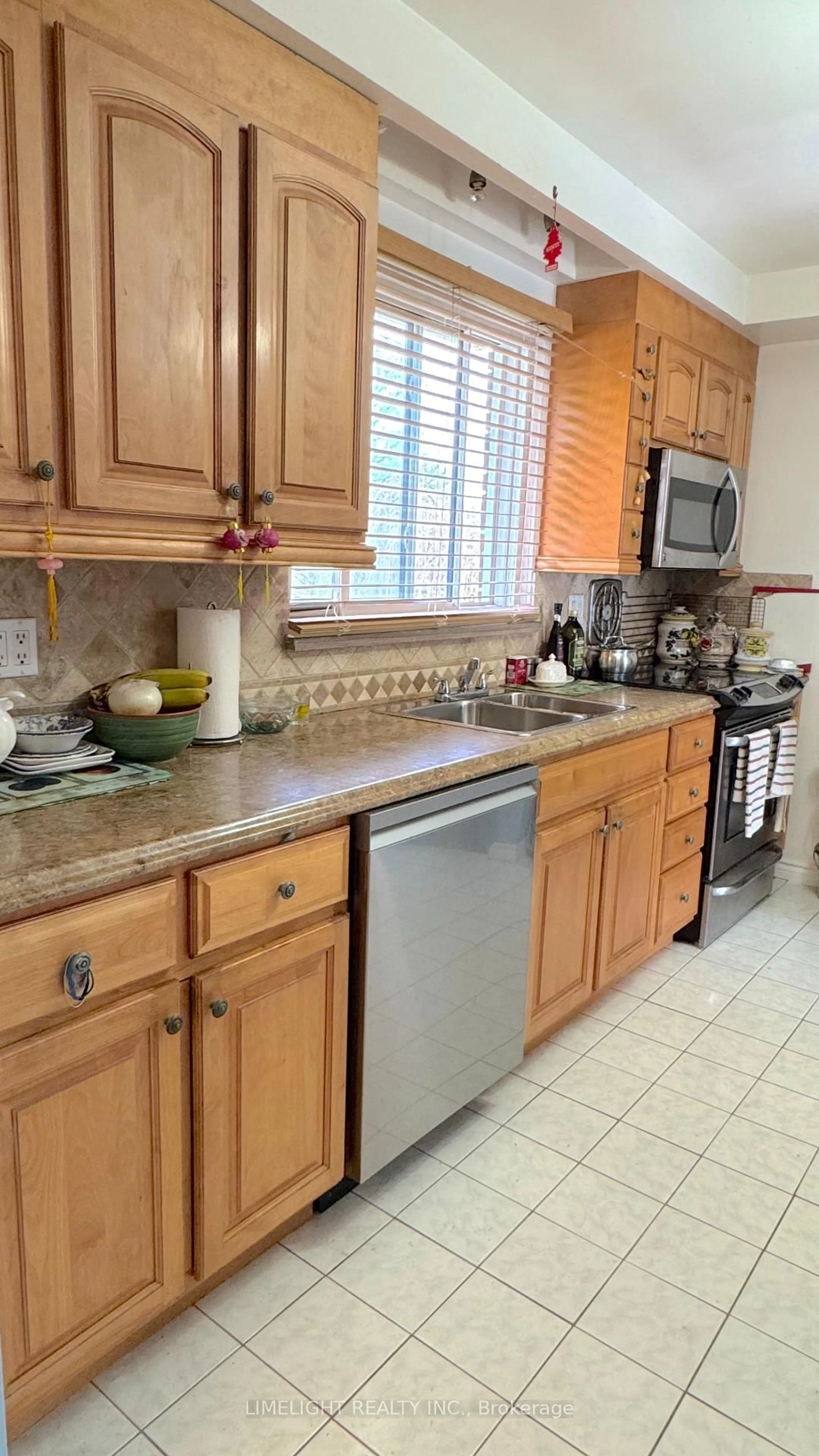 Standard kitchen, ceramic/tile floor for 288 Panorama Cres, London South Ontario N5Z 3H3