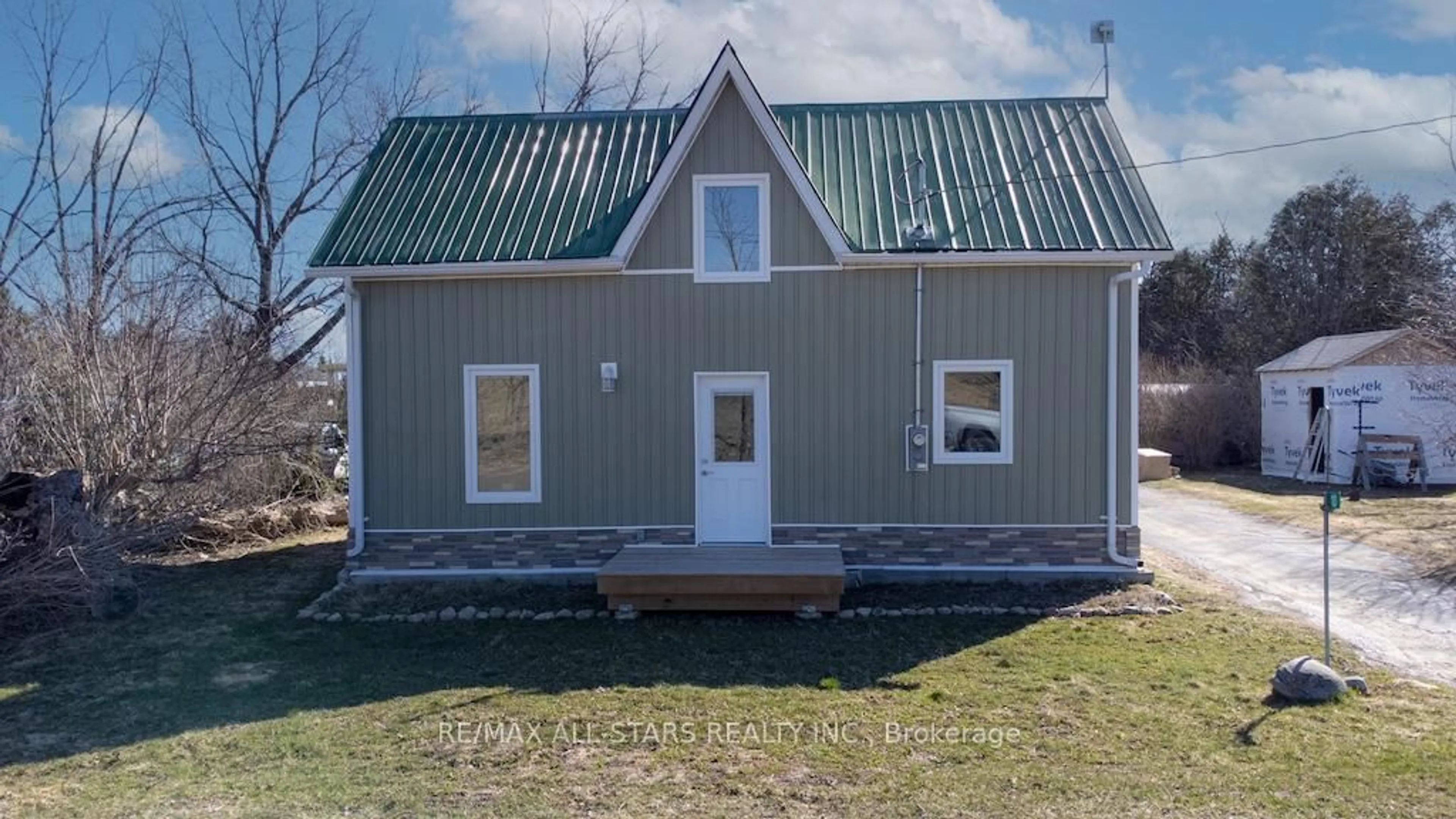 Home with vinyl exterior material, building for 10 North St, Kawartha Lakes Ontario K0M 1E0