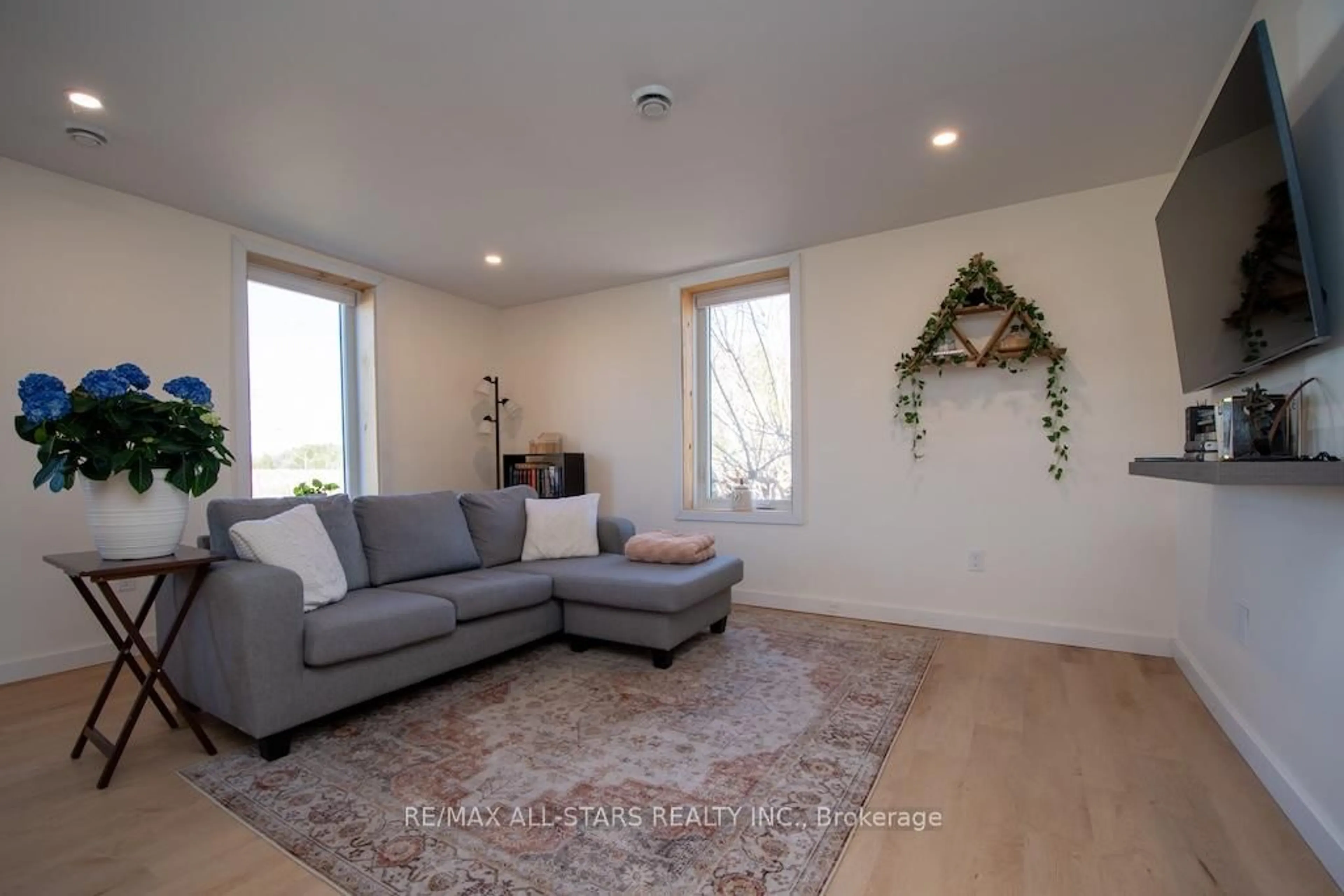 Living room with furniture, unknown for 10 North St, Kawartha Lakes Ontario K0M 1E0