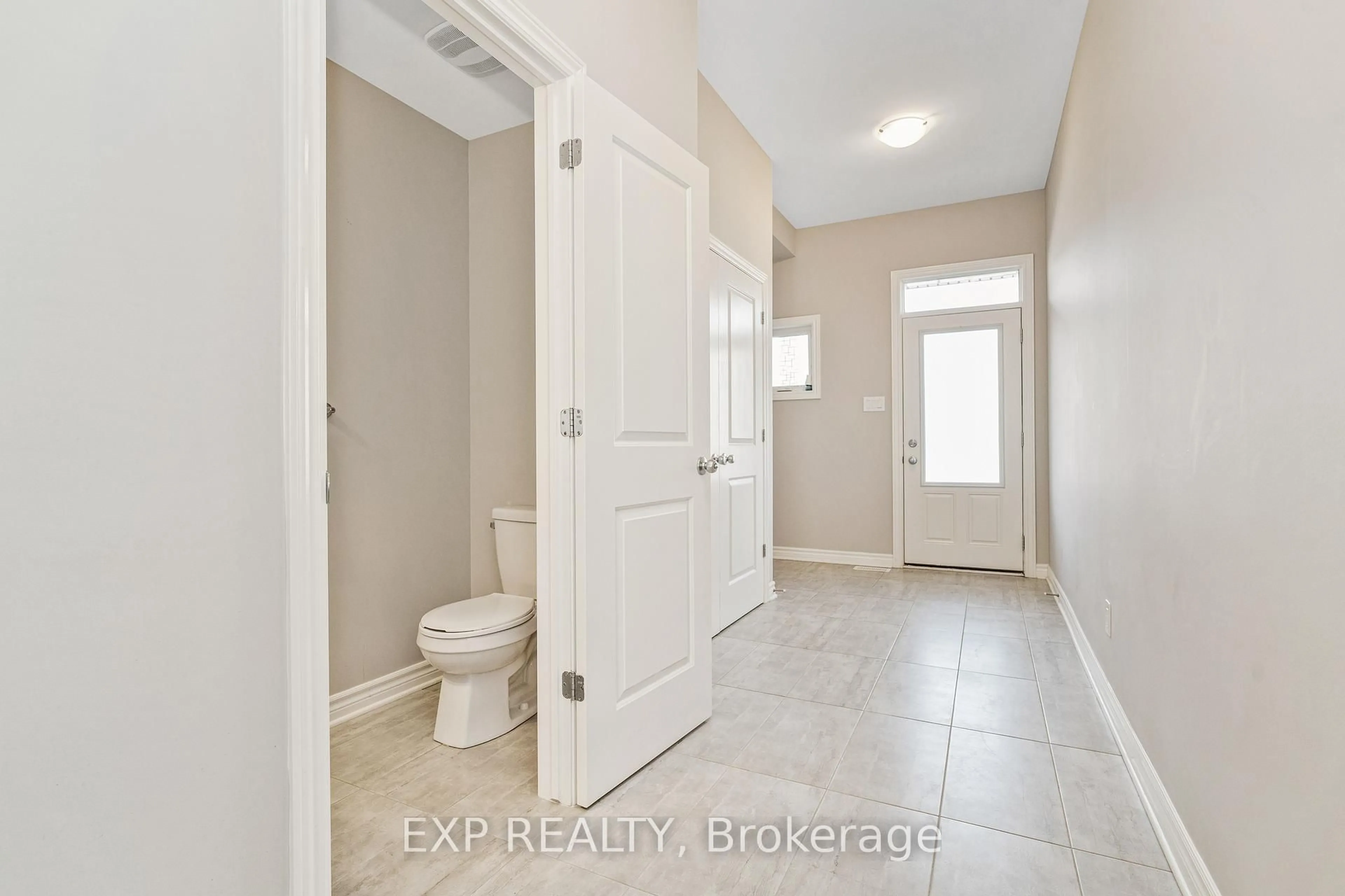 Indoor entryway for 1218 CAVALLO St, Ottawa Ontario K2S 0Z5