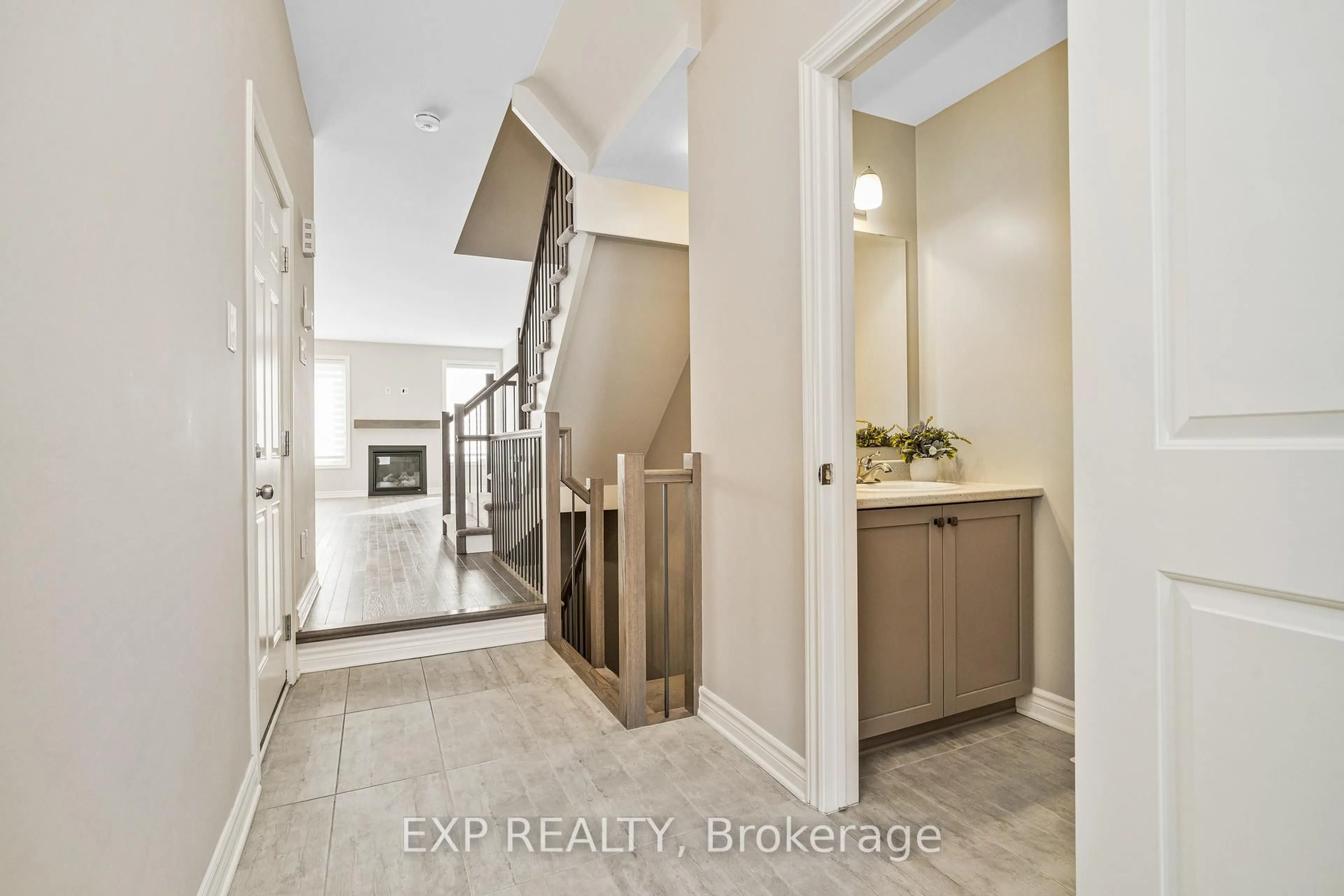 Indoor entryway for 1218 CAVALLO St, Ottawa Ontario K2S 0Z5