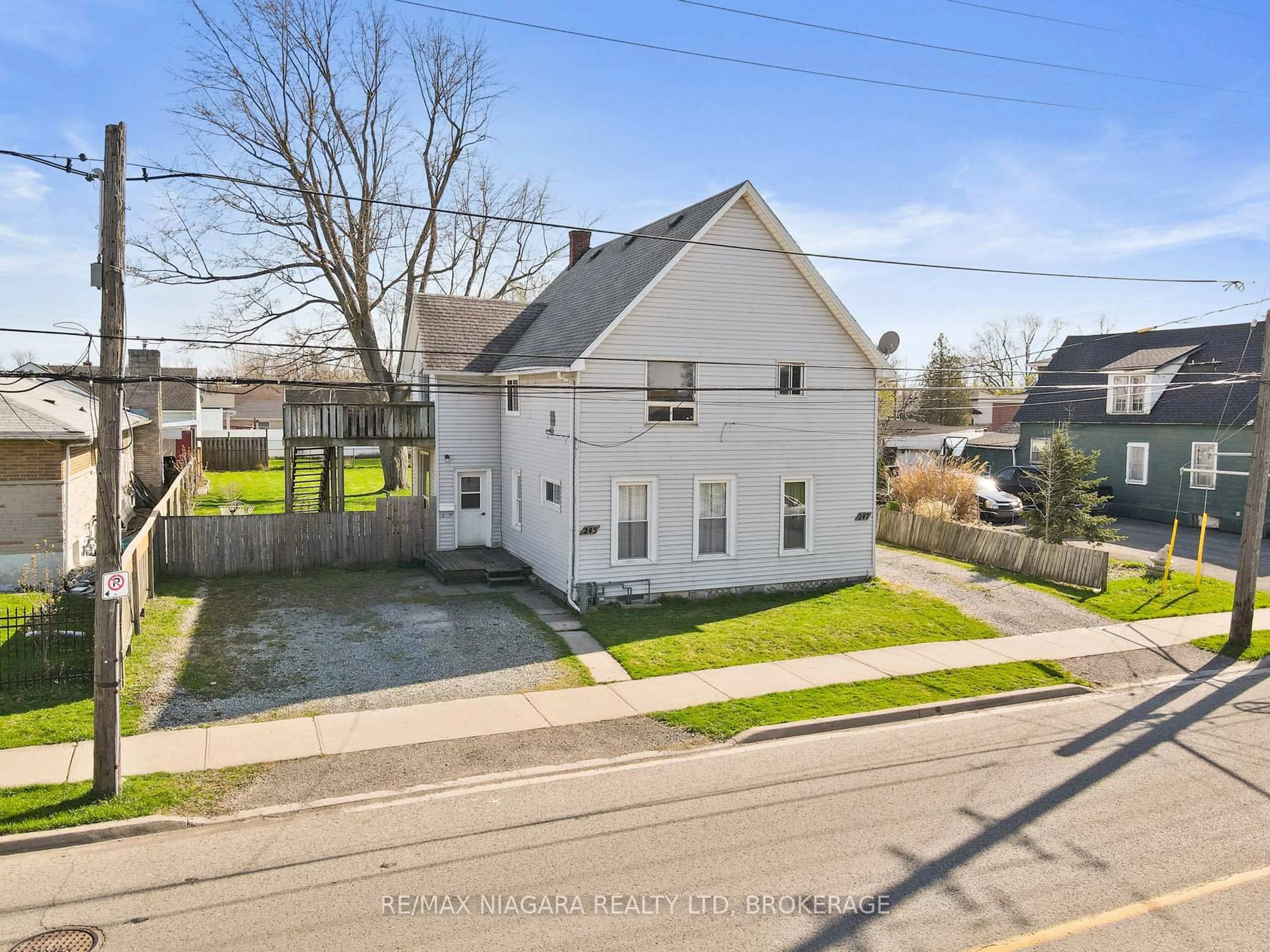 A pic from outside/outdoor area/front of a property/back of a property/a pic from drone, street for 245 Gilmore Rd, Fort Erie Ontario L2A 2M4