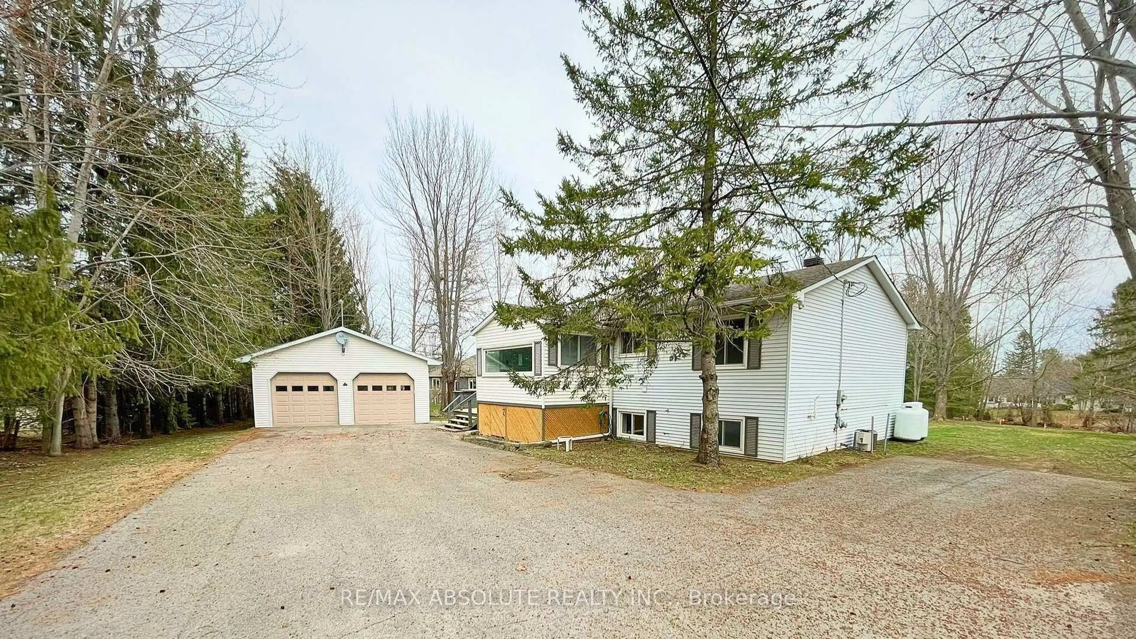 A pic from outside/outdoor area/front of a property/back of a property/a pic from drone, street for 37 Somerville Rd, North Grenville Ontario K0G 1J0