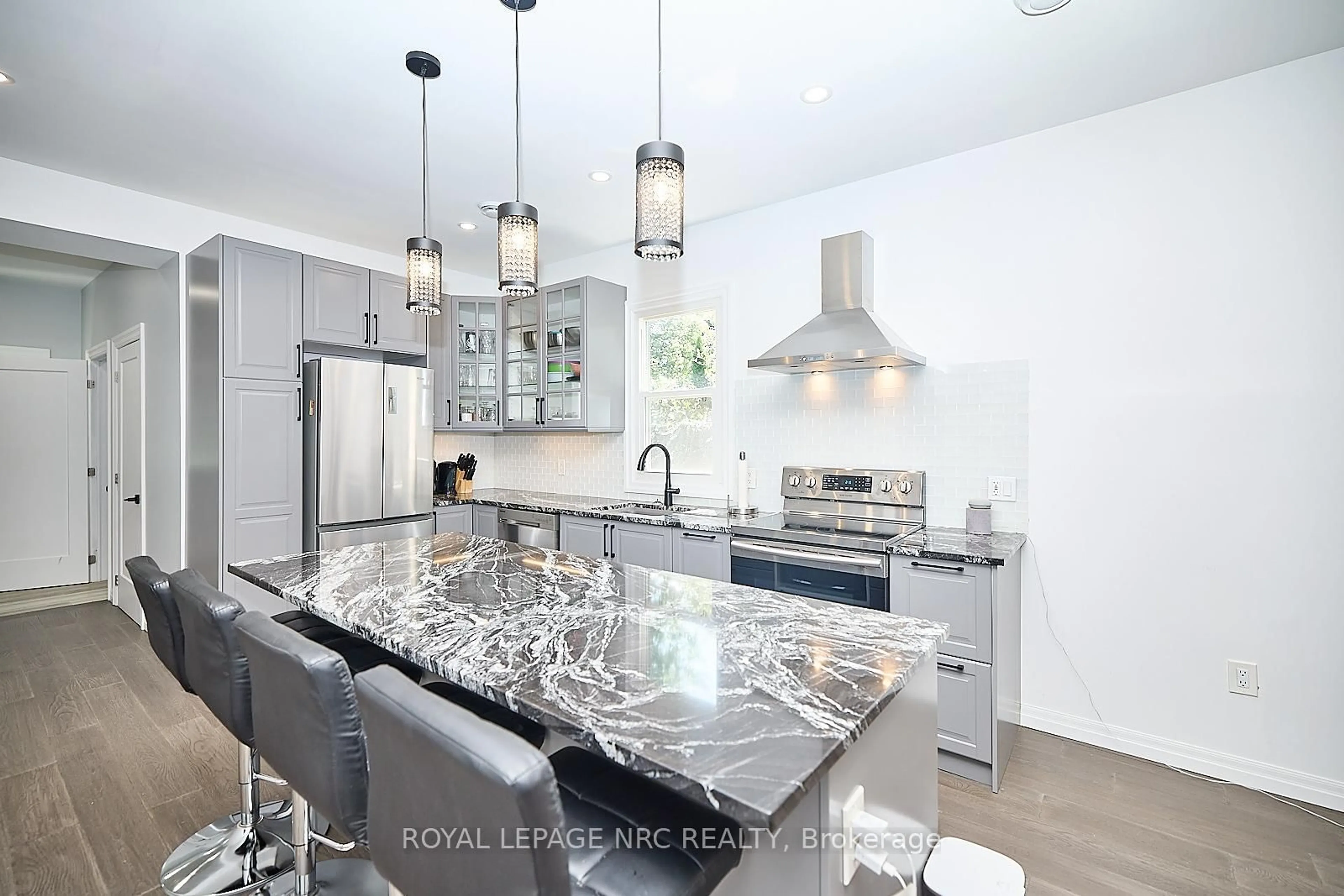 Contemporary kitchen, ceramic/tile floor for 2 Fairburn Ave, St. Catharines Ontario L2T 1B2