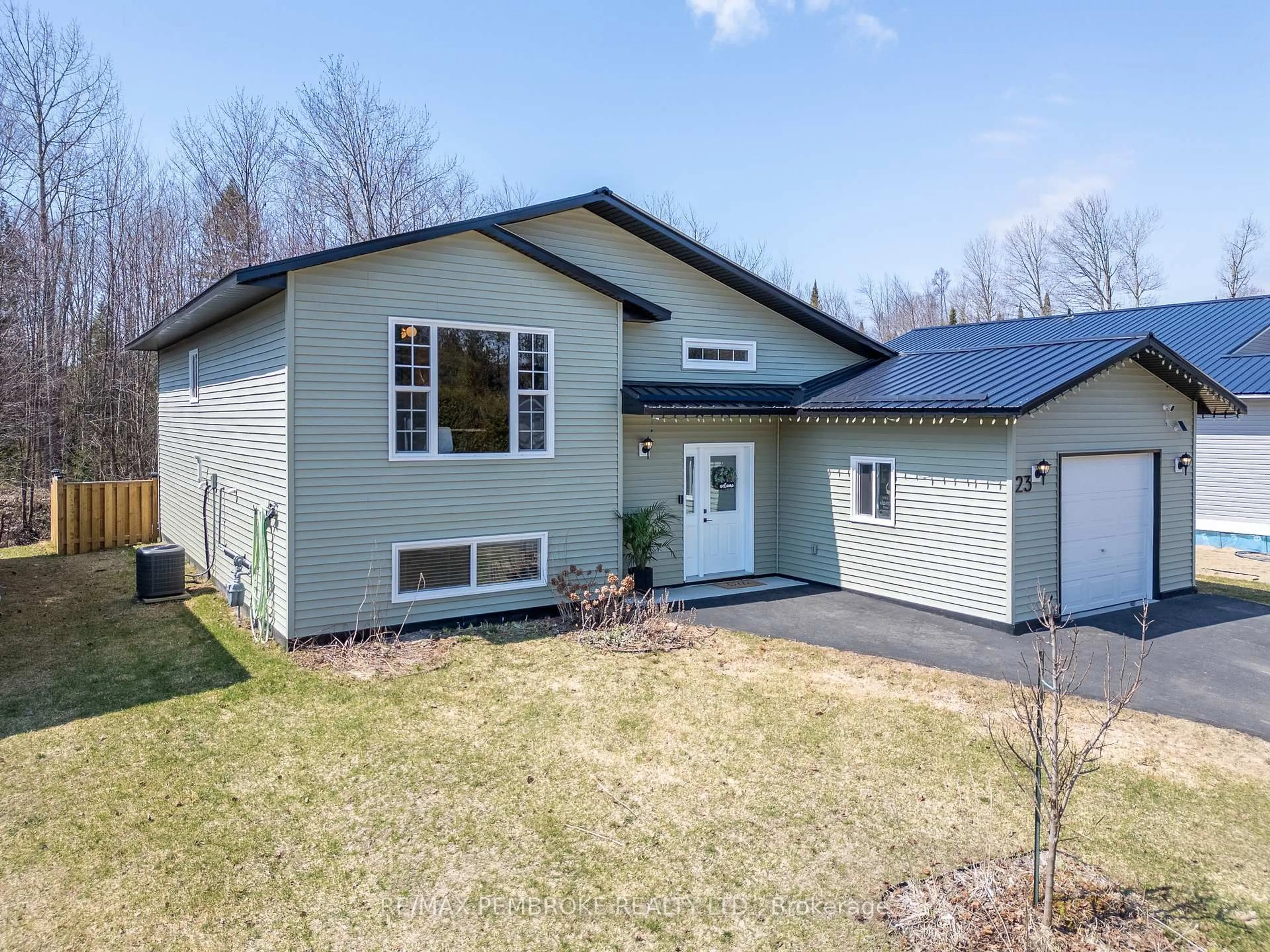 Home with vinyl exterior material, street for 23 Munro St, Chalk River Ontario K0J 1J0
