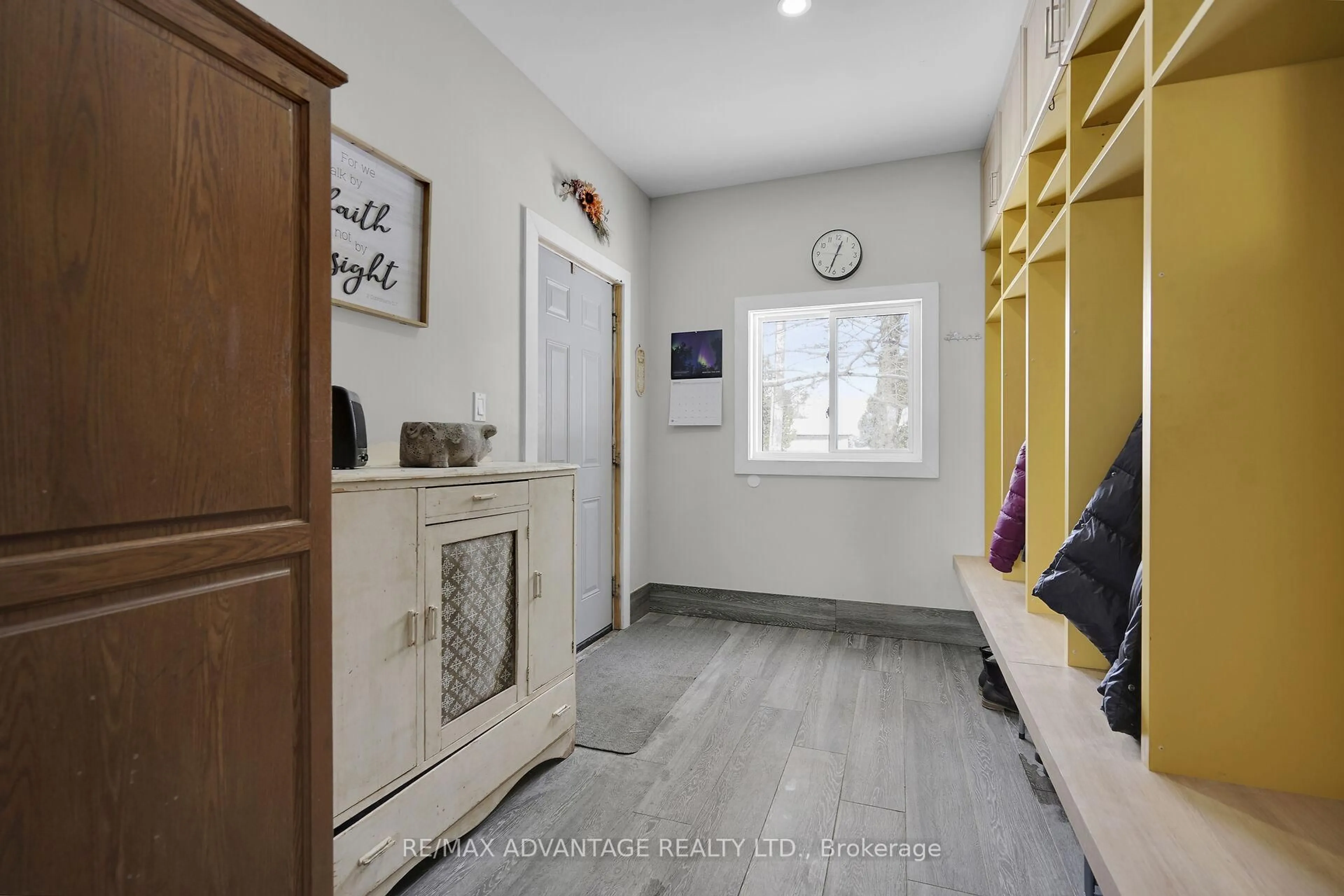 Indoor entryway for 9755 Longwoods Rd, Middlesex Centre Ontario N6P 1P2