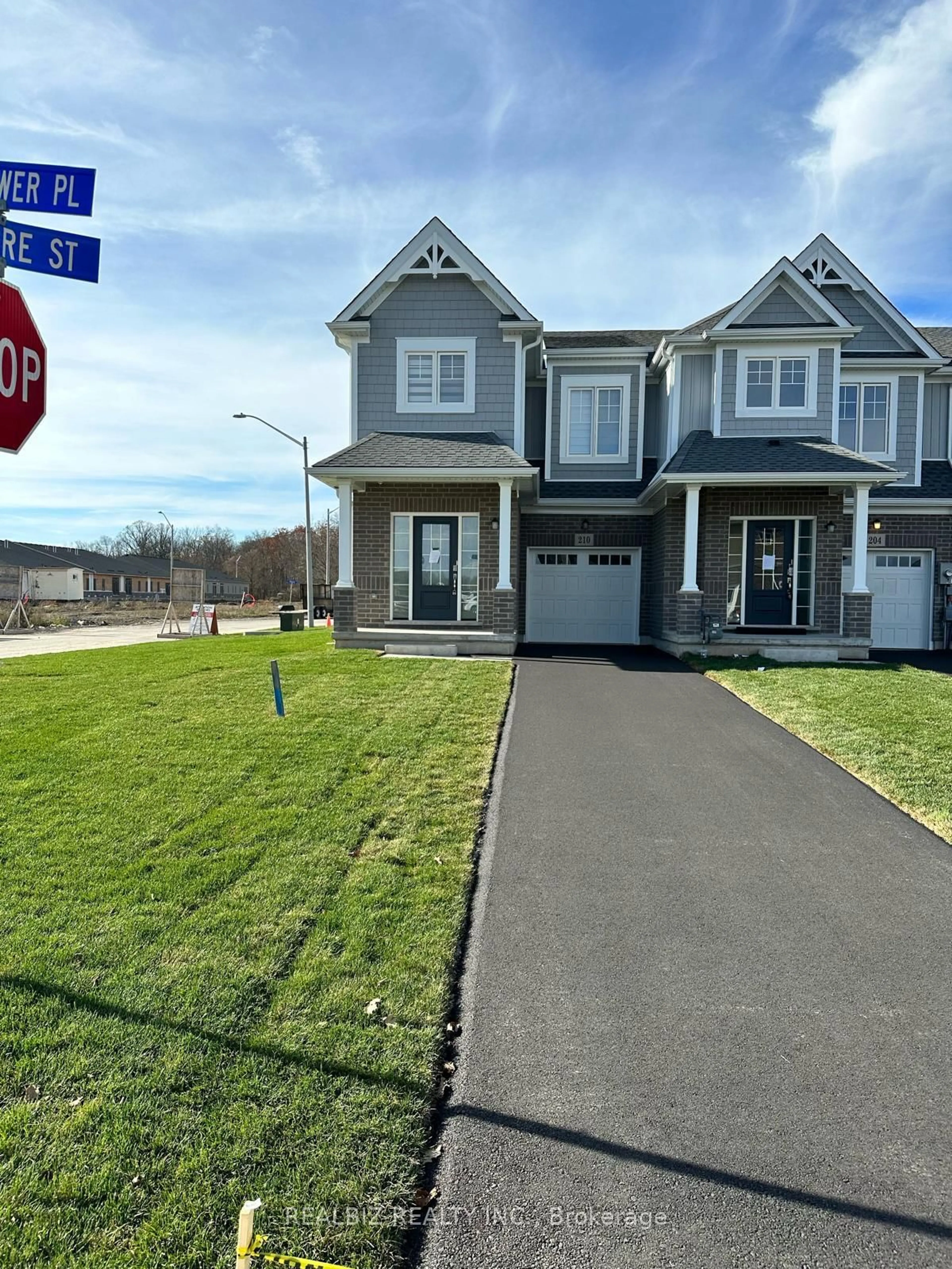 Home with vinyl exterior material, street for 210 Sunflower Pl, Welland Ontario L3B 5N8