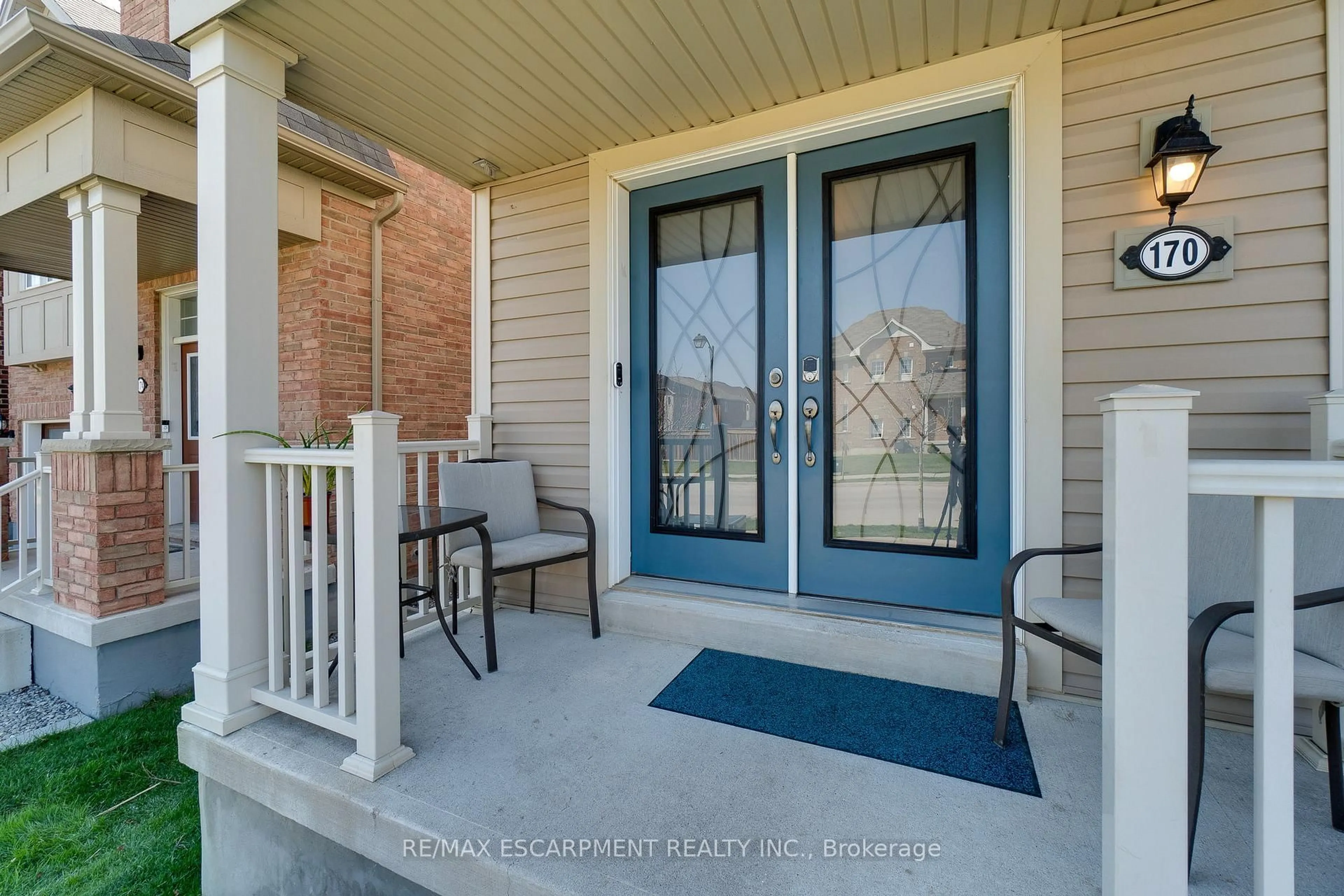 Indoor entryway for 170 BINHAVEN Blvd, Hamilton Ontario L0R 1C0