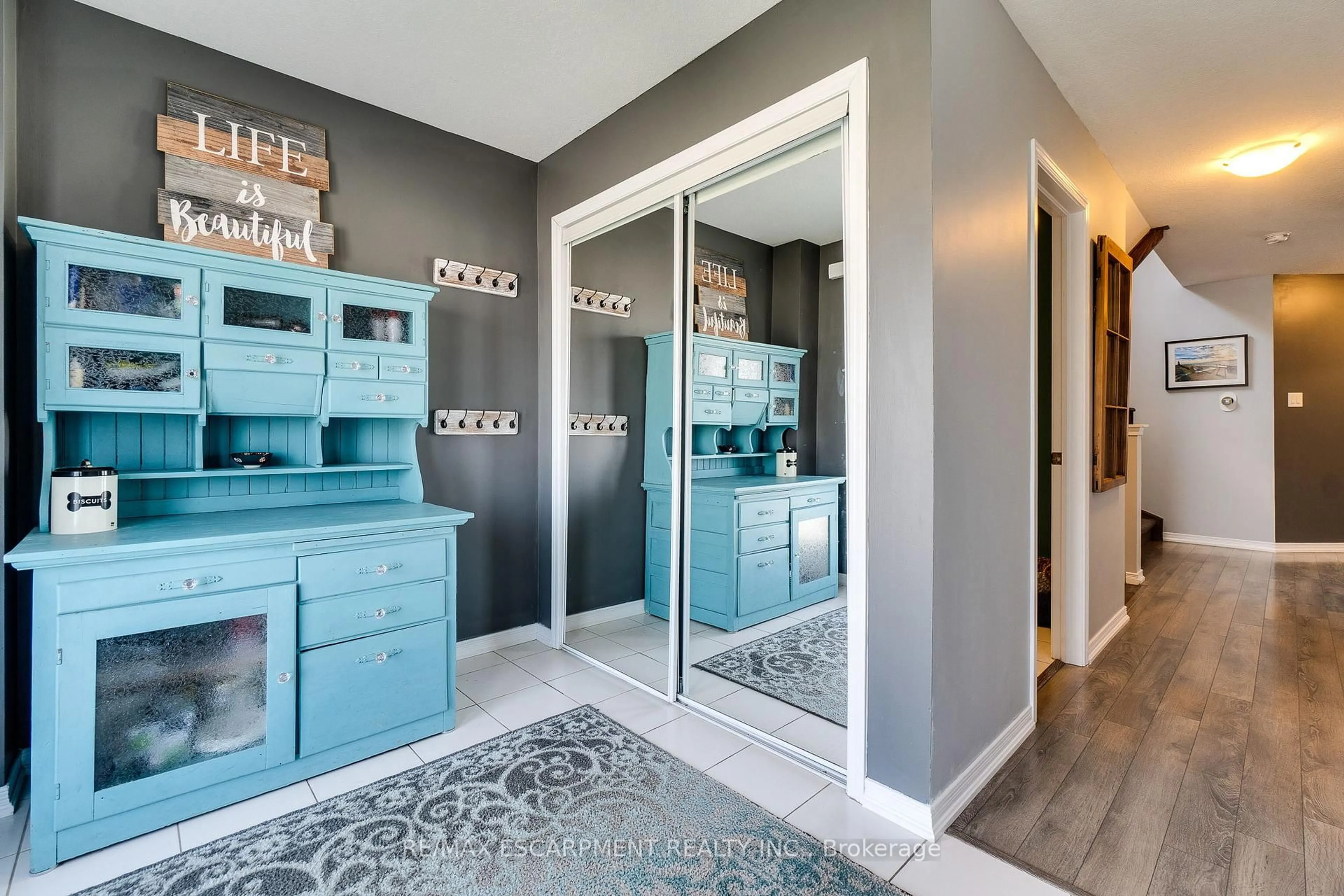 Contemporary bathroom, ceramic/tile floor for 170 BINHAVEN Blvd, Hamilton Ontario L0R 1C0