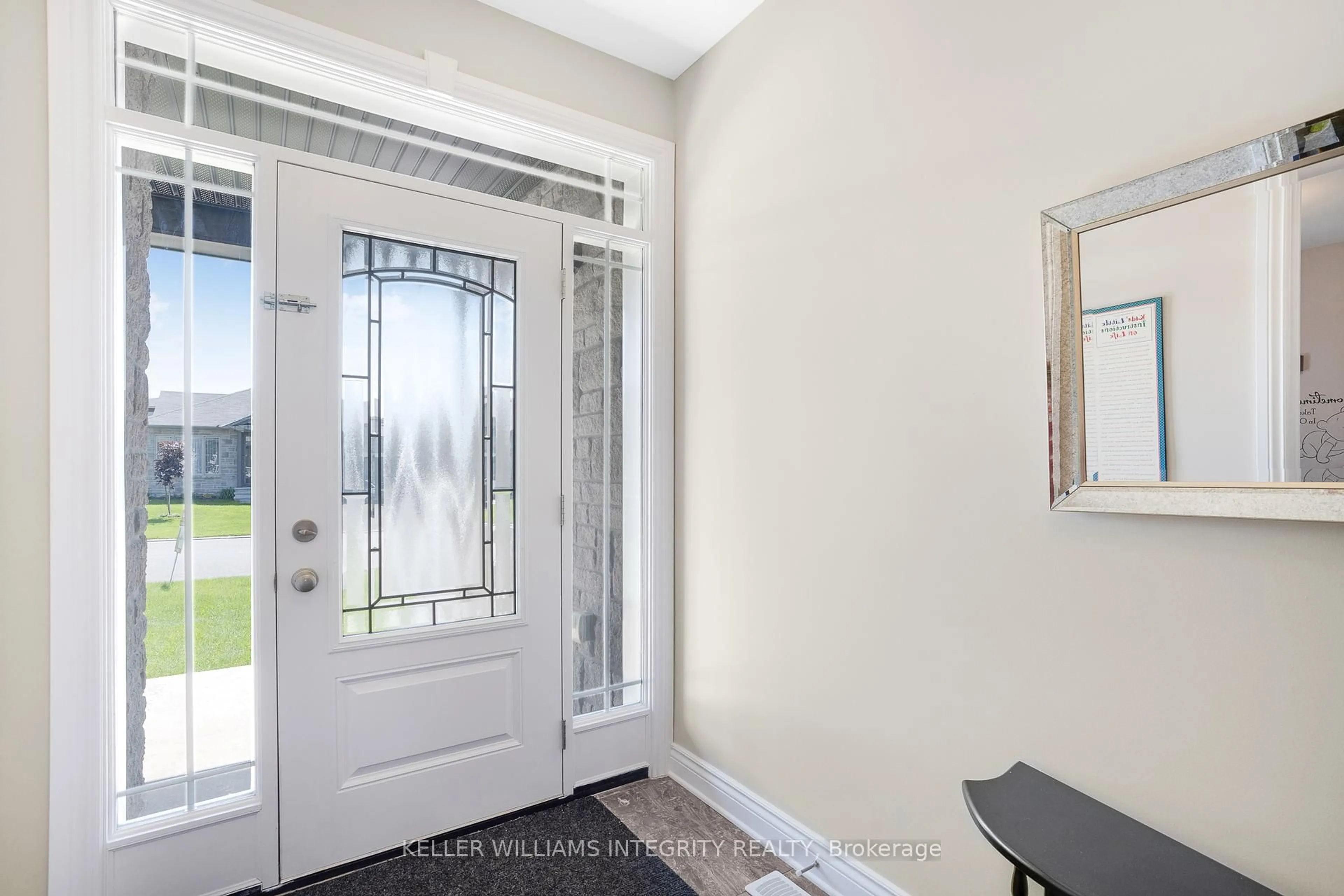 Indoor entryway for 804 Platinum St, Clarence-Rockland Ontario K4K 0J2