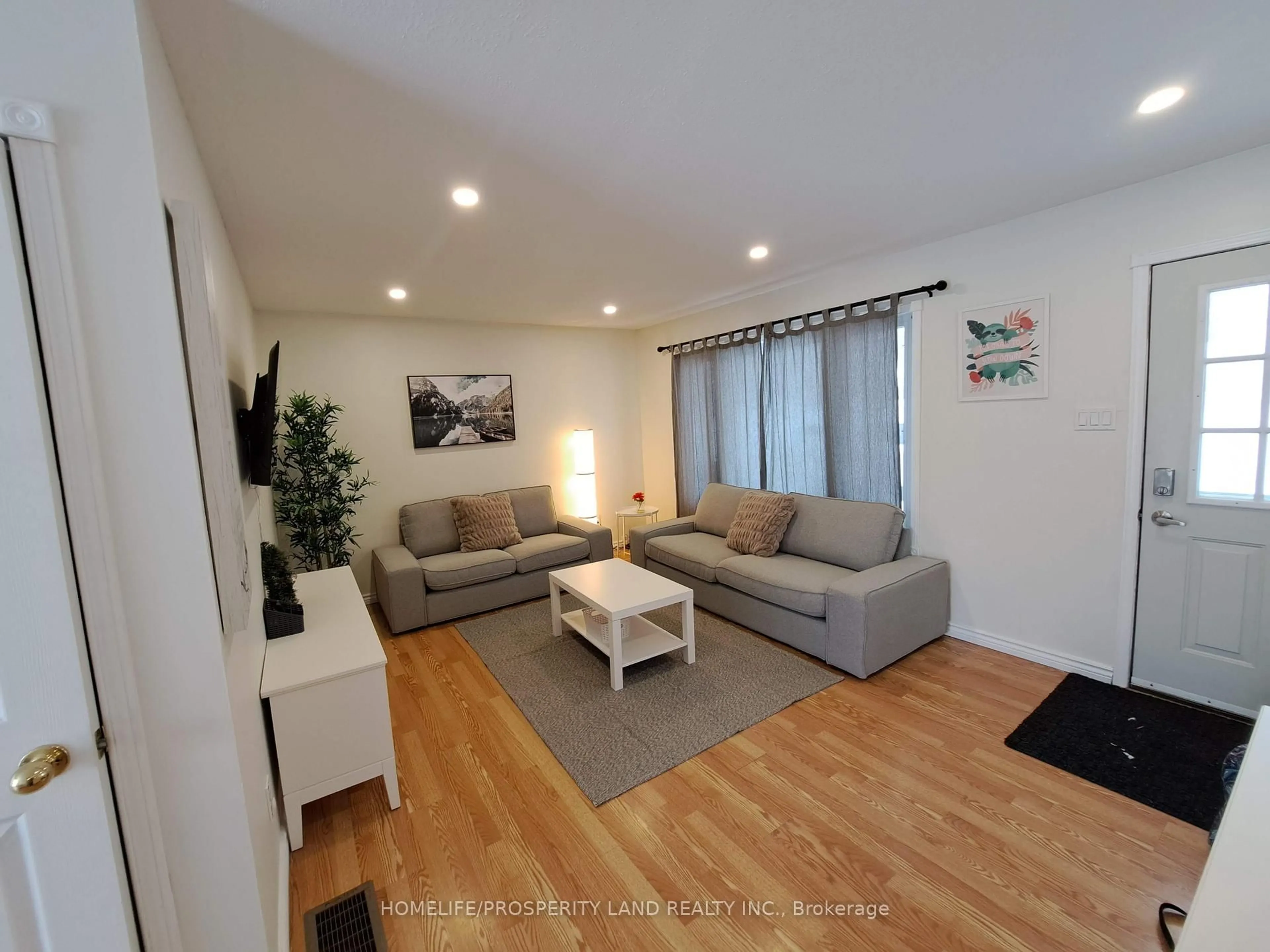 Living room with furniture, wood/laminate floor for 39 Bay St, Trent Hills Ontario K0L 1Y0
