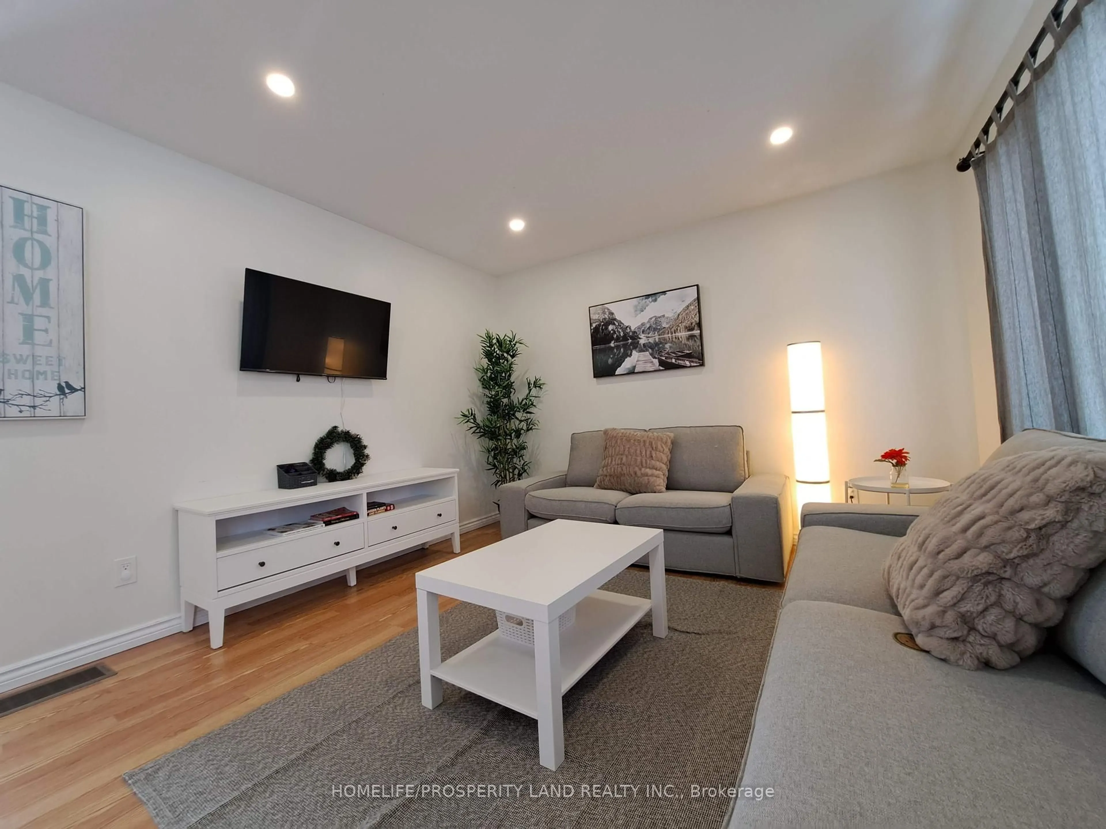 Living room with furniture, wood/laminate floor for 39 Bay St, Trent Hills Ontario K0L 1Y0