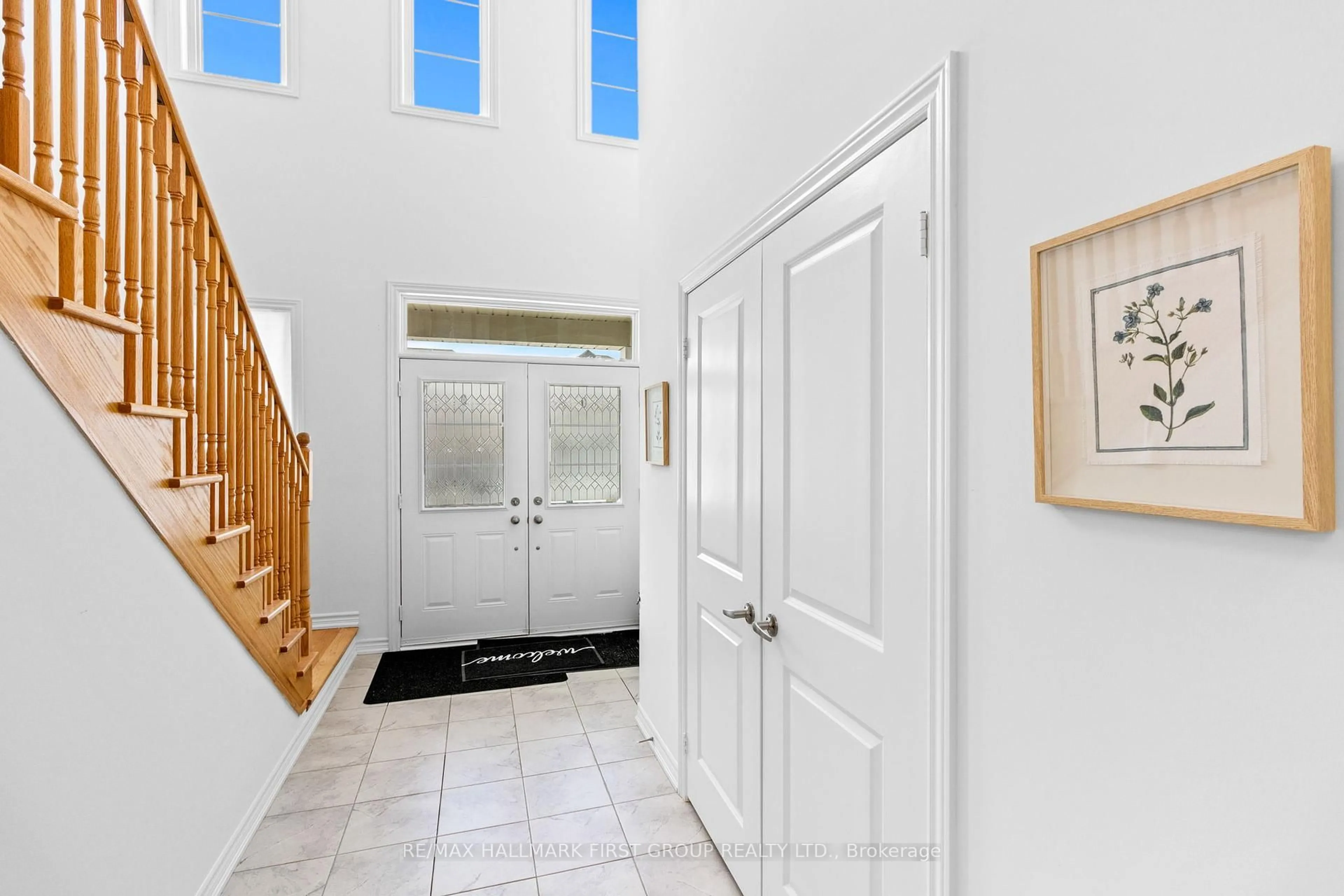 Indoor entryway for 27 Corbett St, Southgate Ontario N0C 1B0