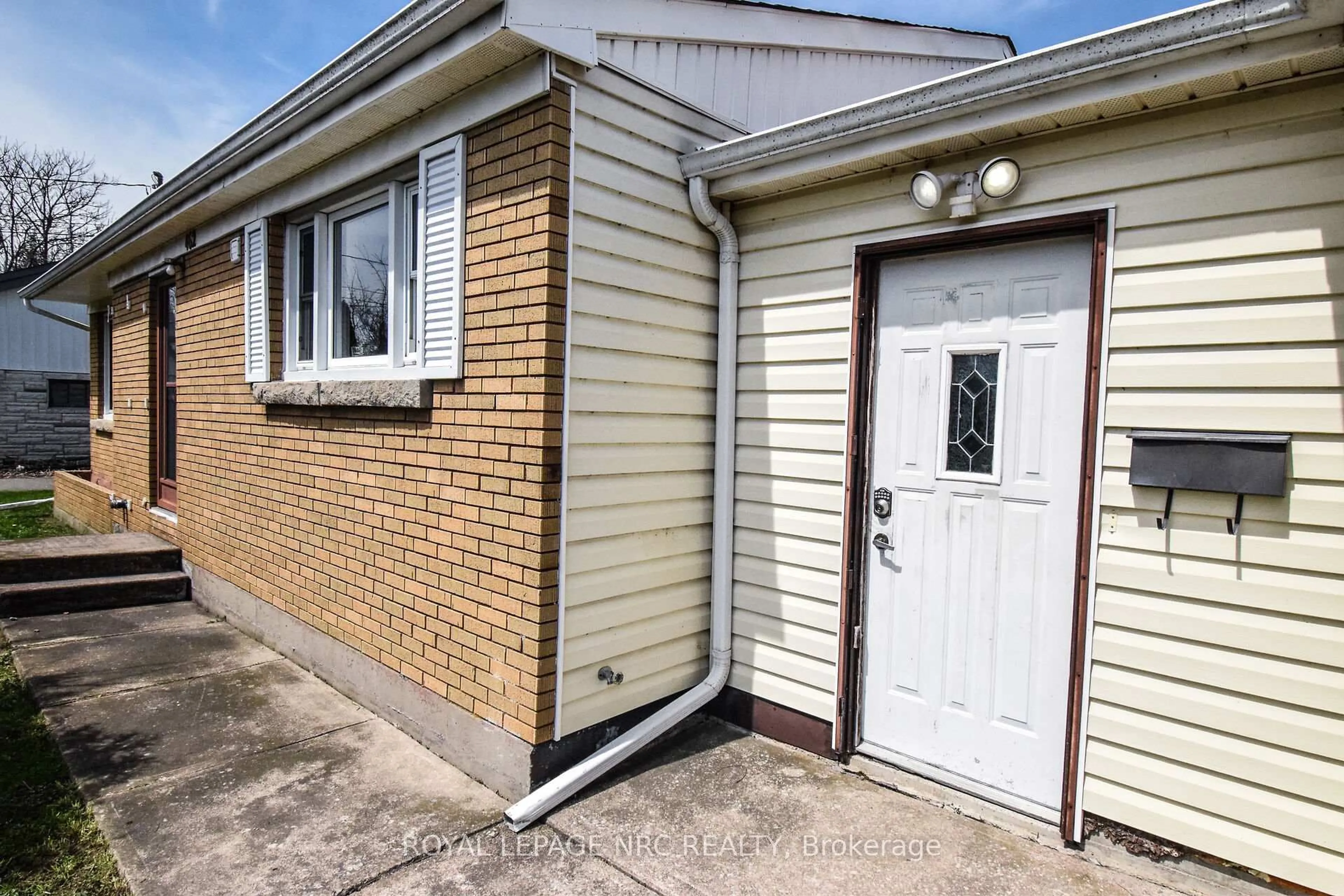 Unknown for 462 Quaker Rd, Welland Ontario L3C 3G8