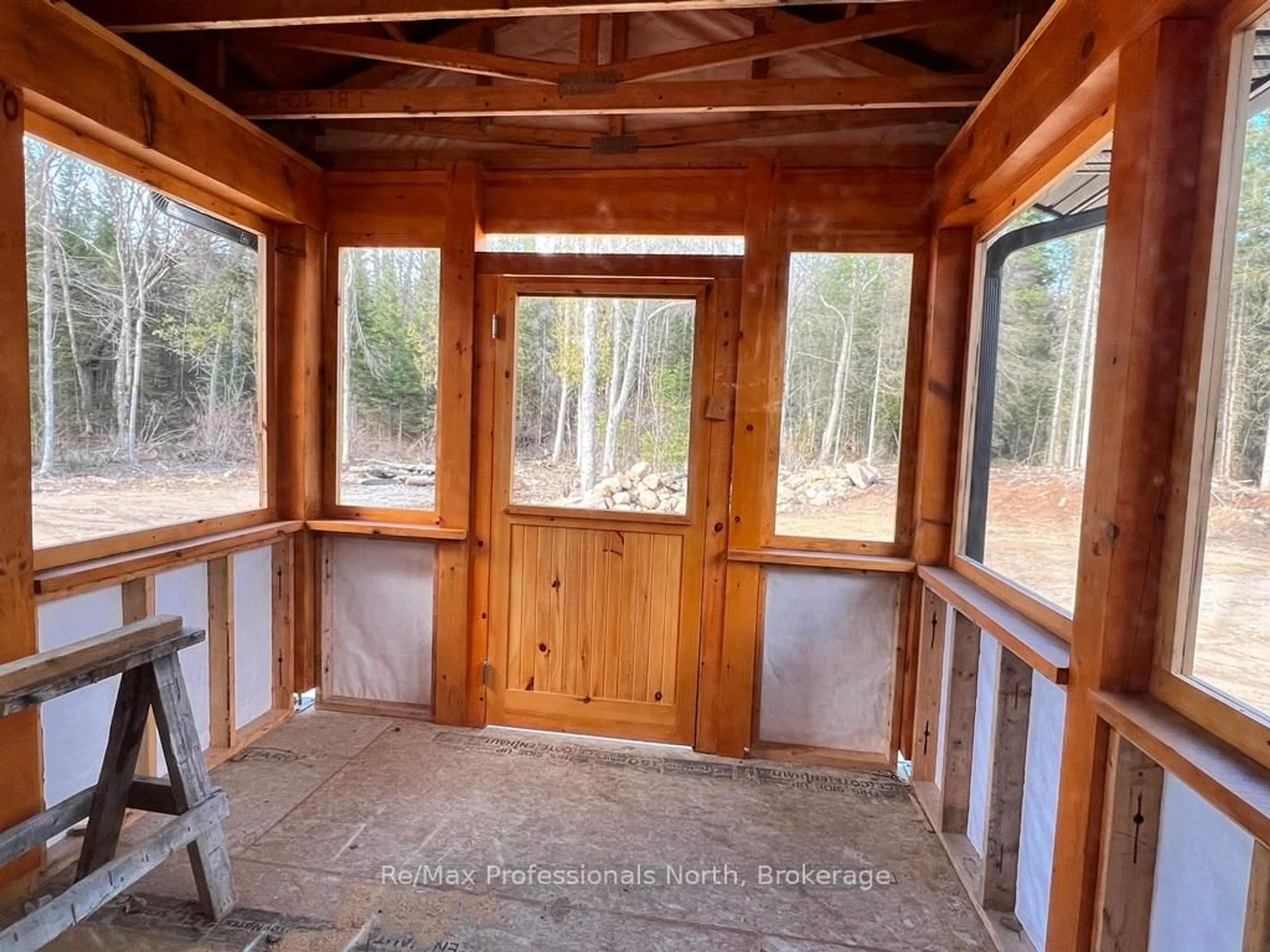 Indoor entryway for 6587 Elephant Lake Rd, Dysart et al Ontario K0L 1X0