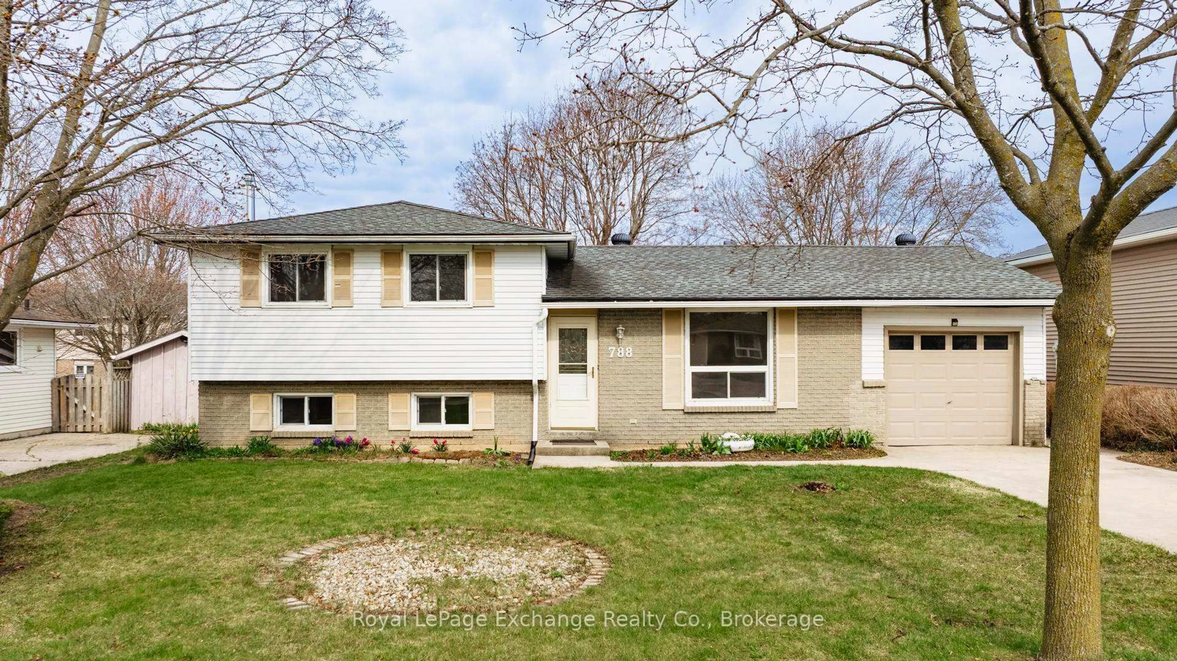 Home with vinyl exterior material, street for 788 Abbey Rd, Kincardine Ontario N2Z 1P6