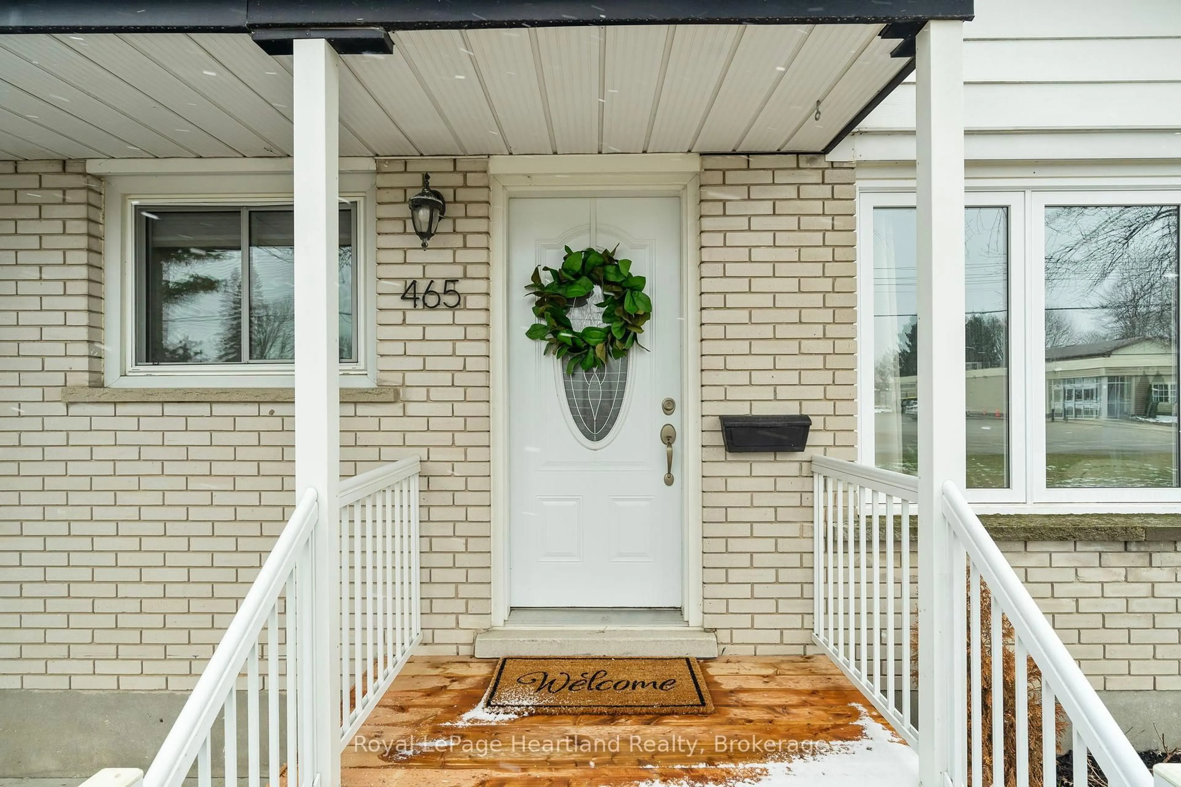 Indoor entryway for 465 Main St, Minto Ontario N0G 2P0