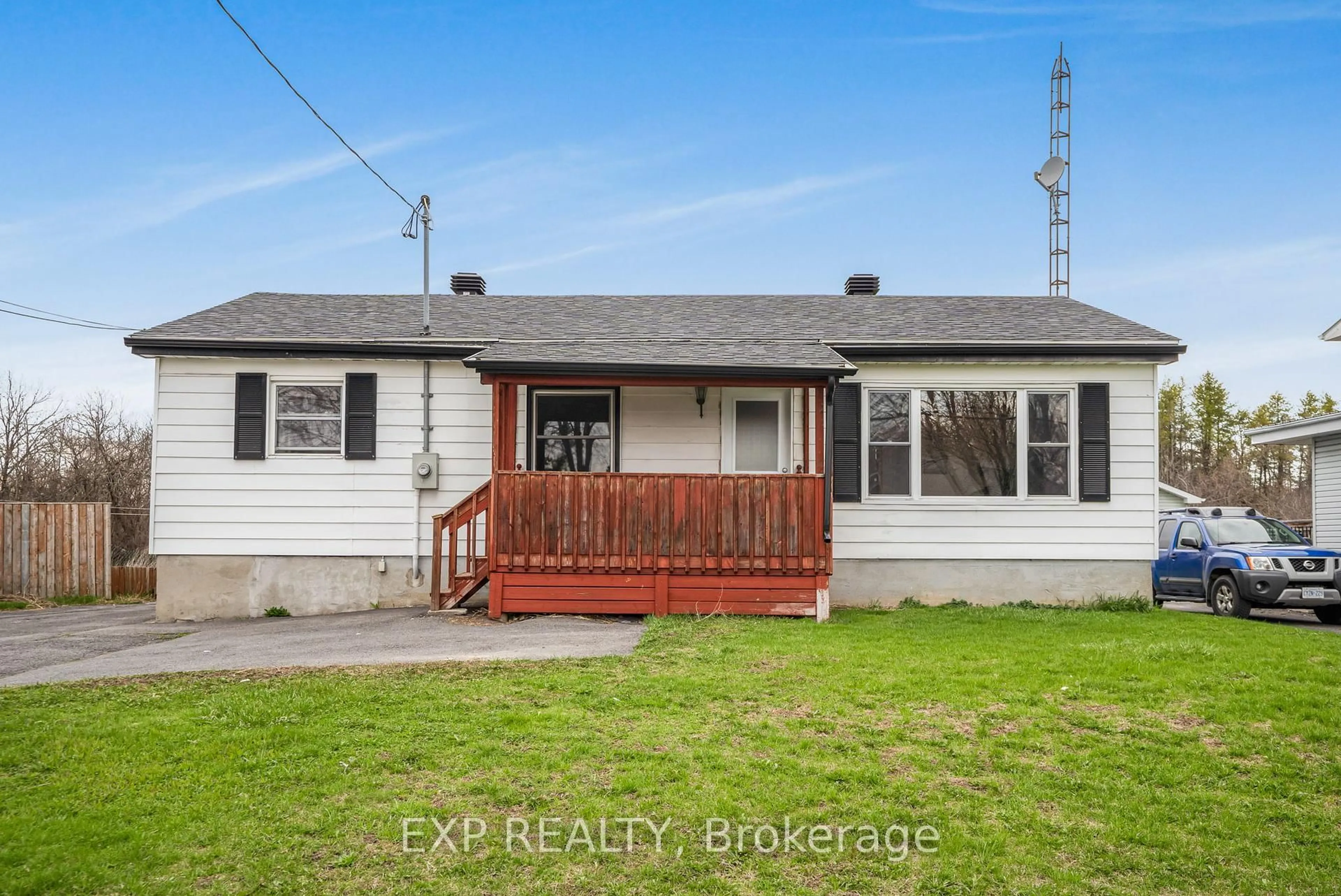 A pic from outside/outdoor area/front of a property/back of a property/a pic from drone, street for 17361 Headline Rd, South Stormont Ontario K0C 1P0