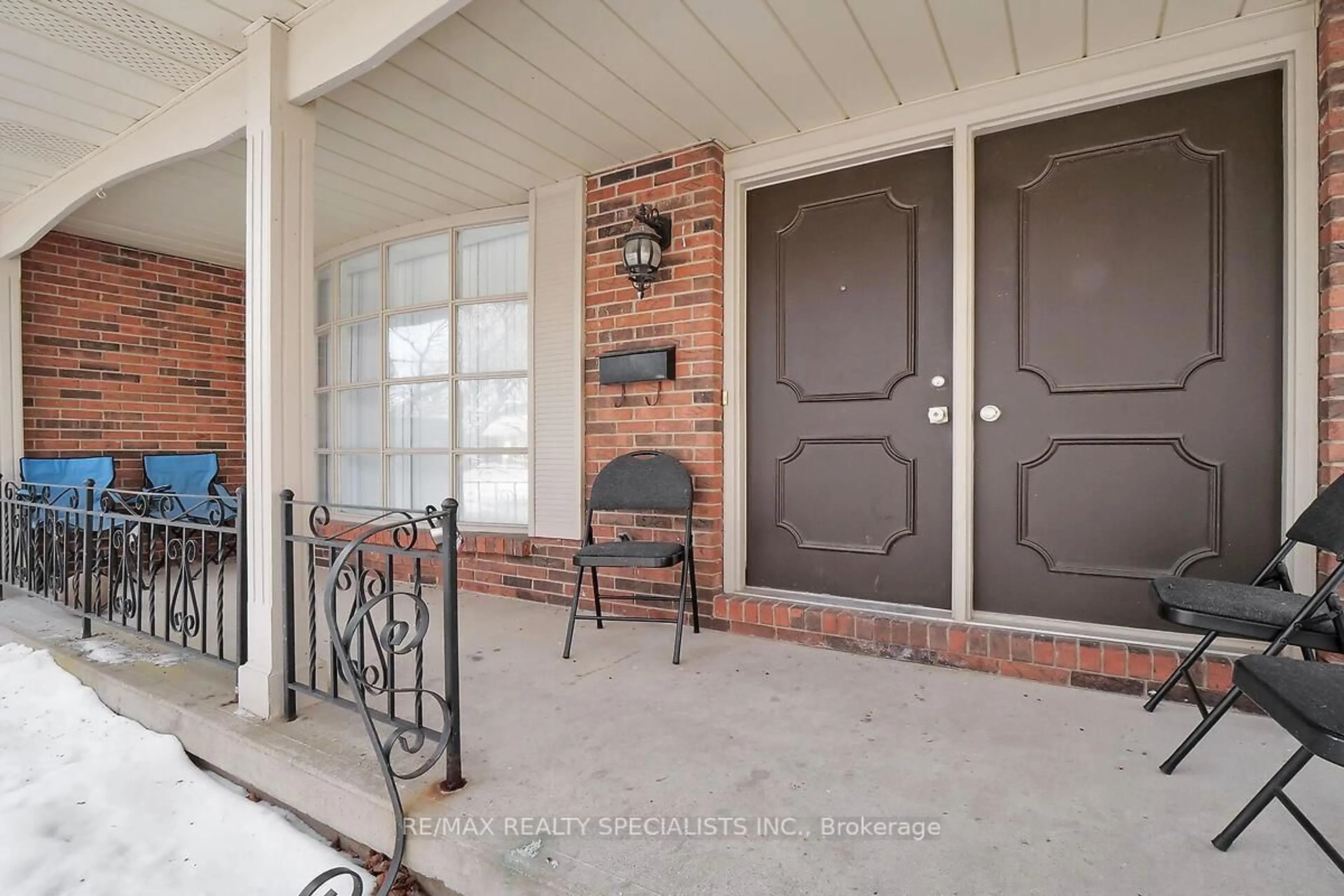 Indoor entryway for 17 LOCUST Cres, London South Ontario N6E 2K1