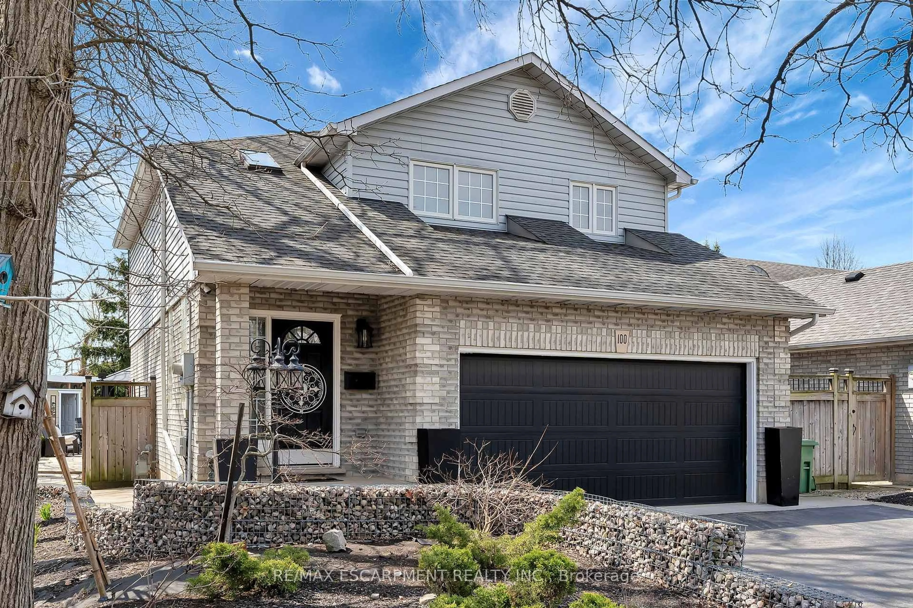 Home with brick exterior material, street for 100 Stone Church Rd, Hamilton Ontario L9B 1A9