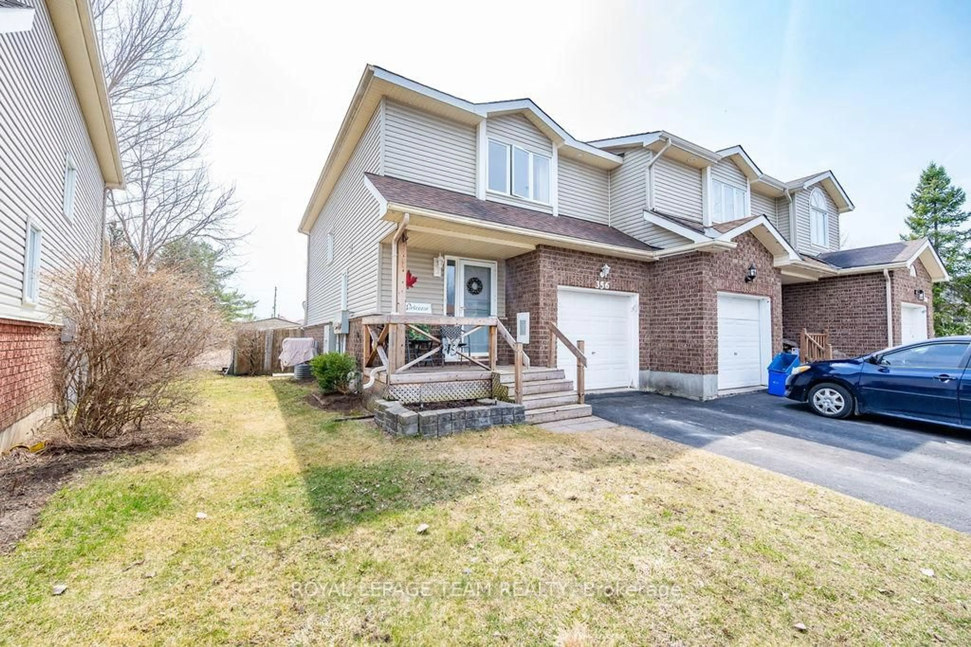 A pic from outside/outdoor area/front of a property/back of a property/a pic from drone, street for 356 Fairbrooke Crt Crt, Arnprior Ontario K7S 0E6