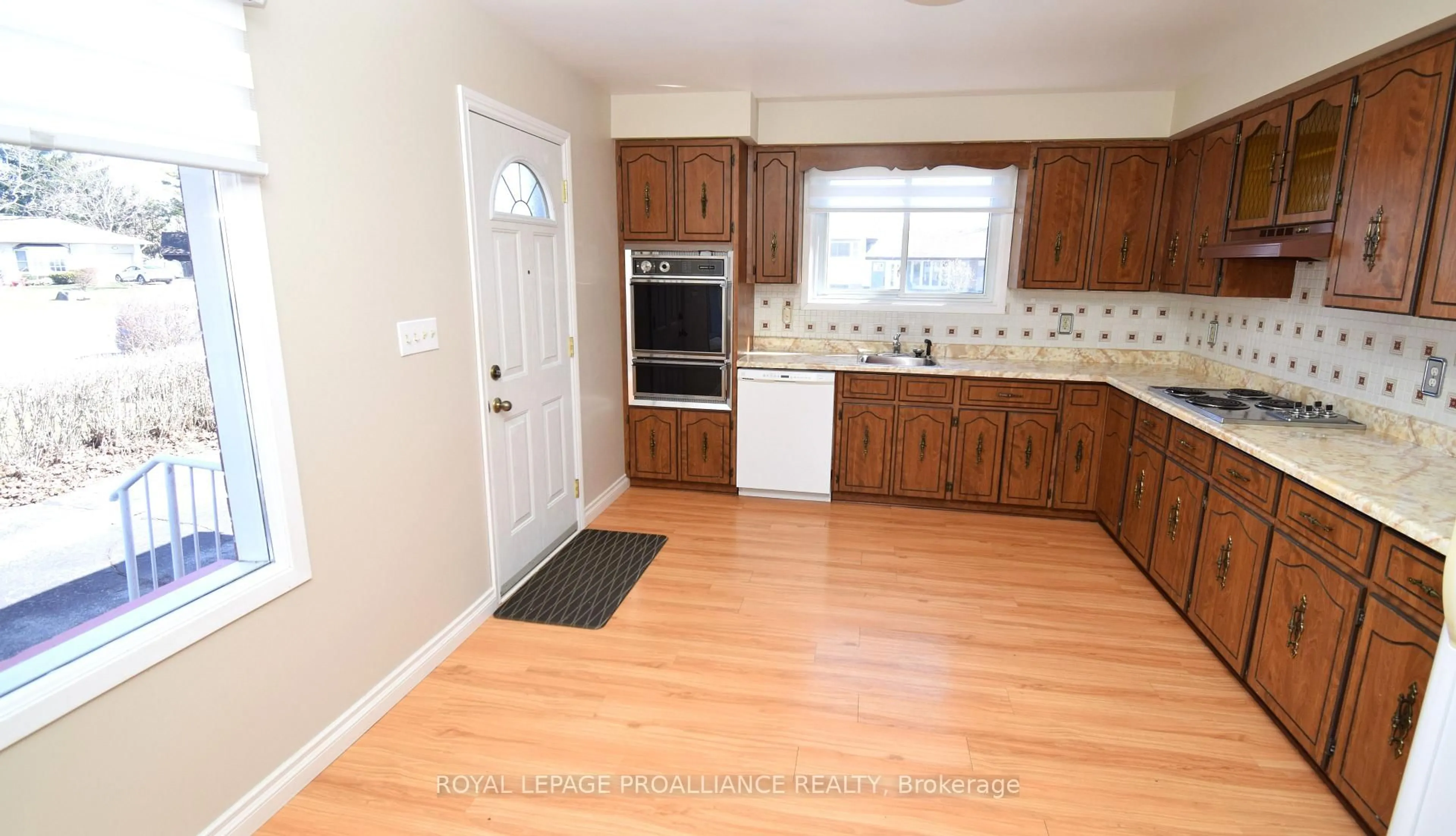 Standard kitchen, unknown for 8 Walden Circ, Belleville Ontario K8P 2C3