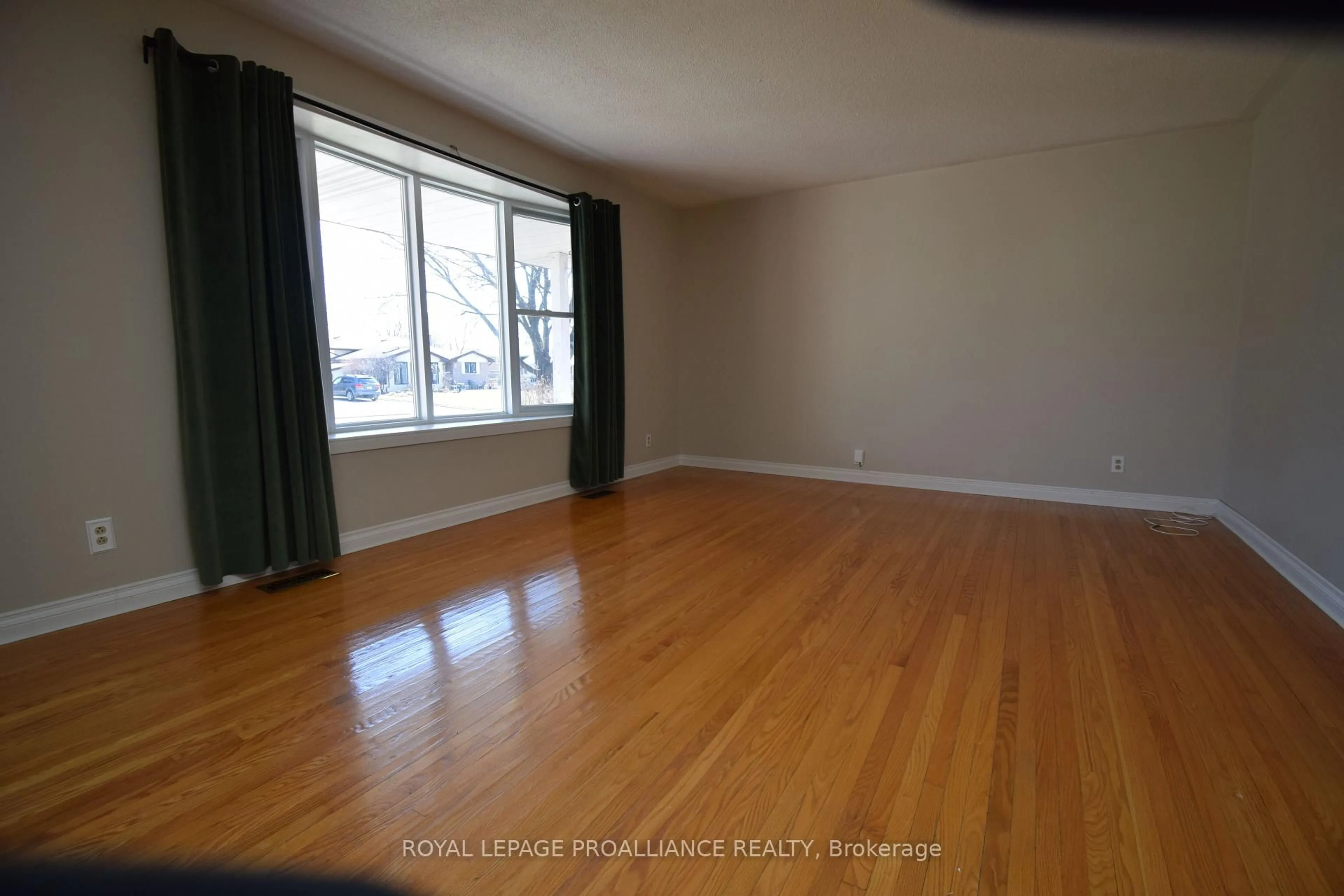 A pic of a room for 8 Walden Circ, Belleville Ontario K8P 2C3