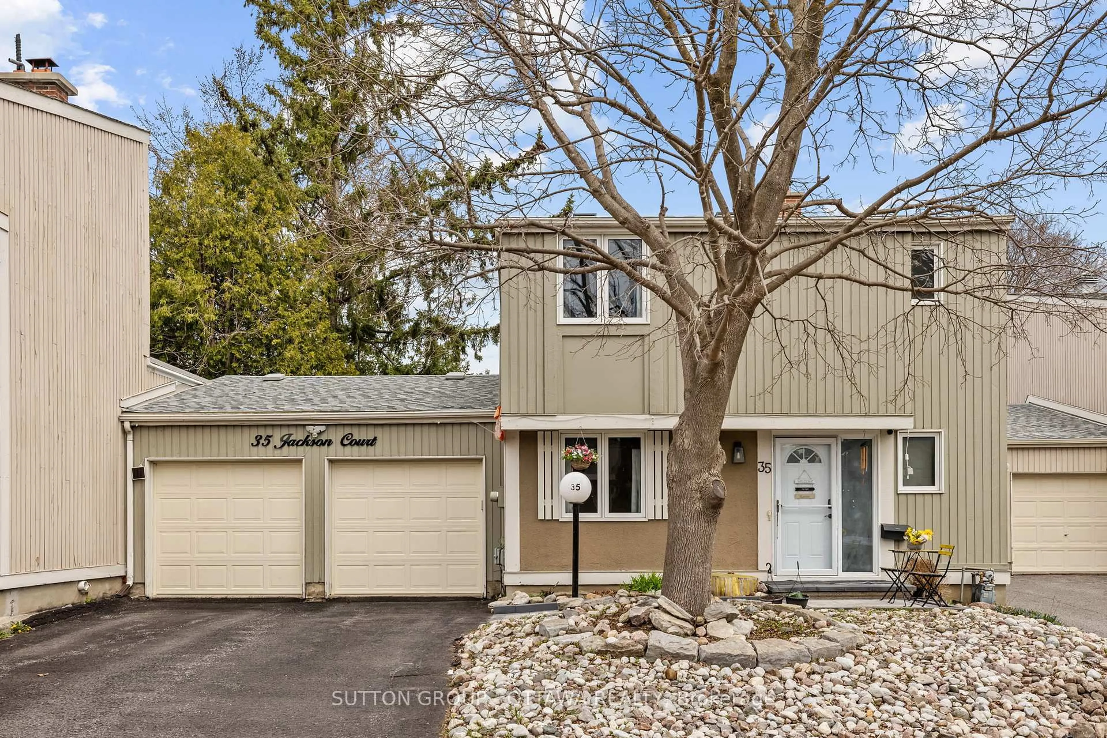 Home with vinyl exterior material, street for 35 Jackson Crt #65, Ottawa Ontario K2K 1B6