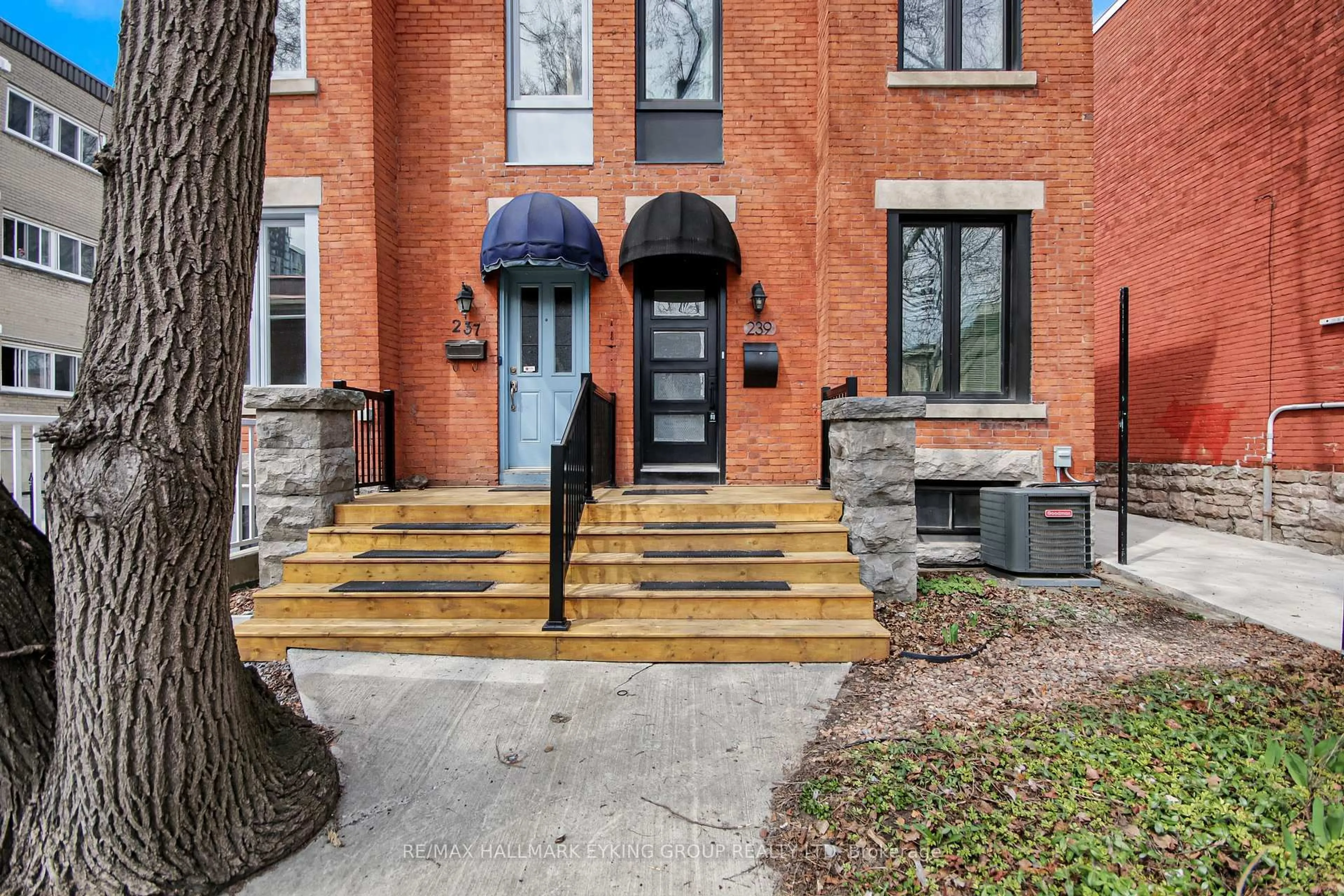 Home with brick exterior material, street for 239 York St, Ottawa Ontario K1N 5T9