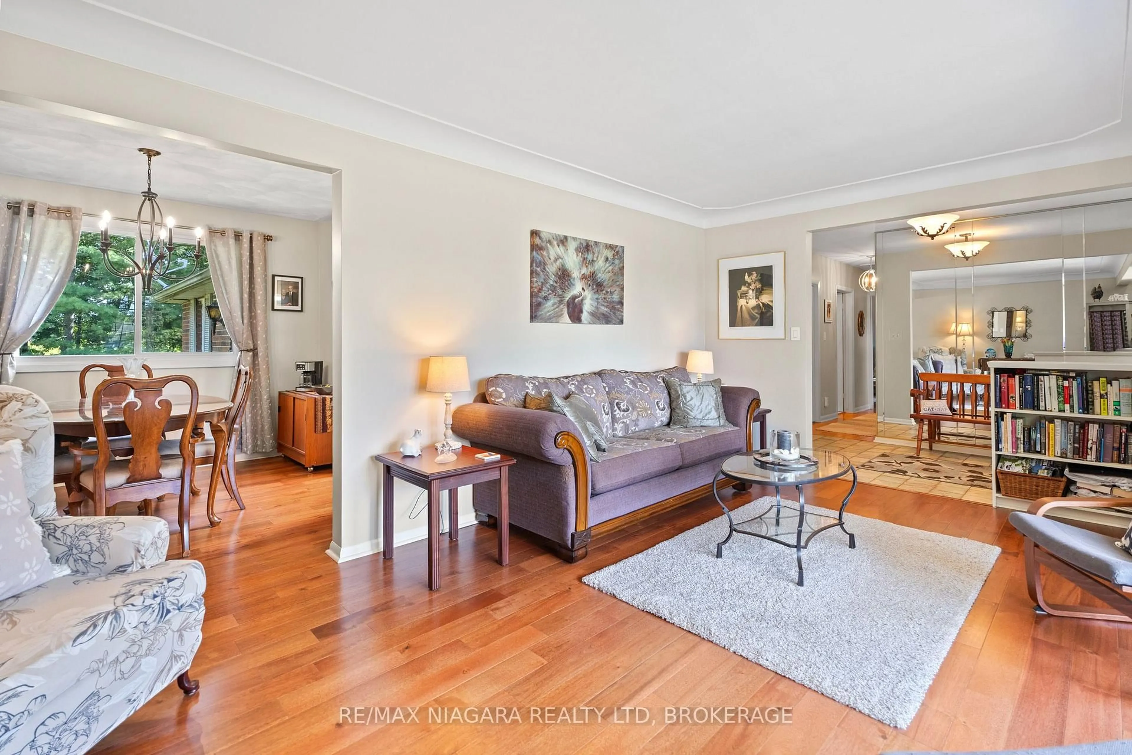 Living room with furniture, wood/laminate floor for 2270 Seventh Louth St, St. Catharines Ontario L2R 6P7