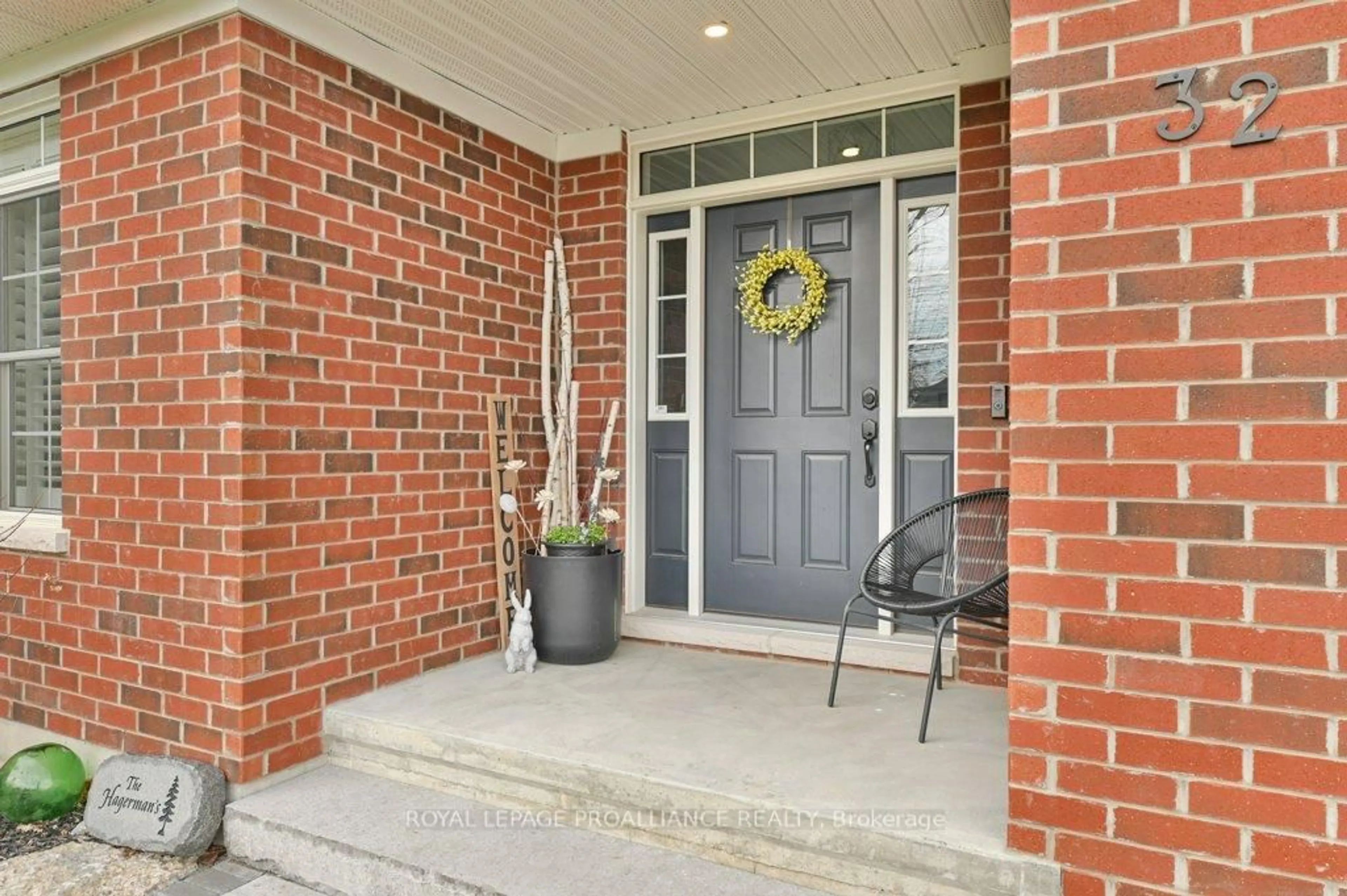 Home with brick exterior material, street for 32 Aberdeen St, Stirling Ontario K0K 3E0