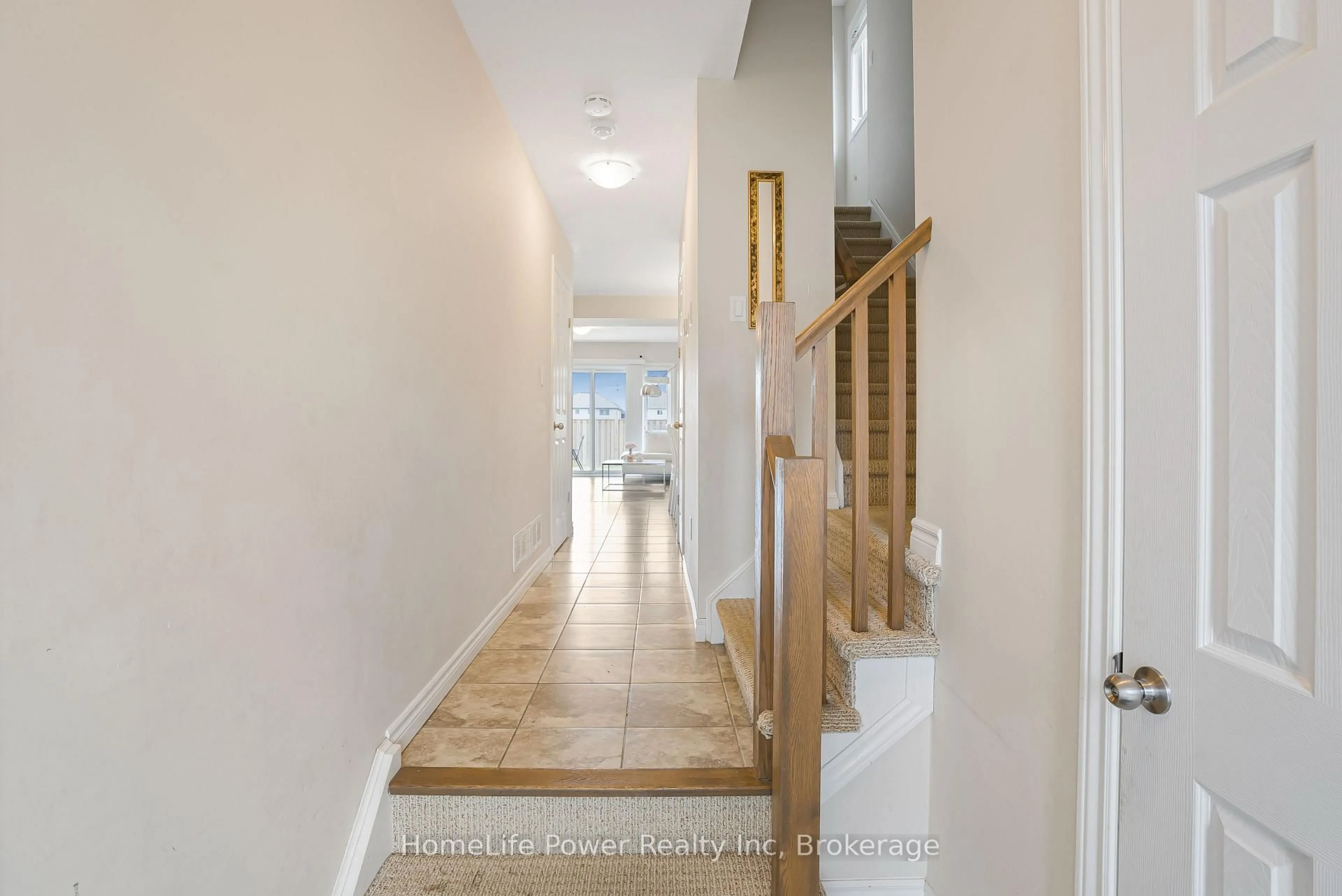 Indoor entryway for 1458 CAEN Ave, Woodstock Ontario N4T 0J7