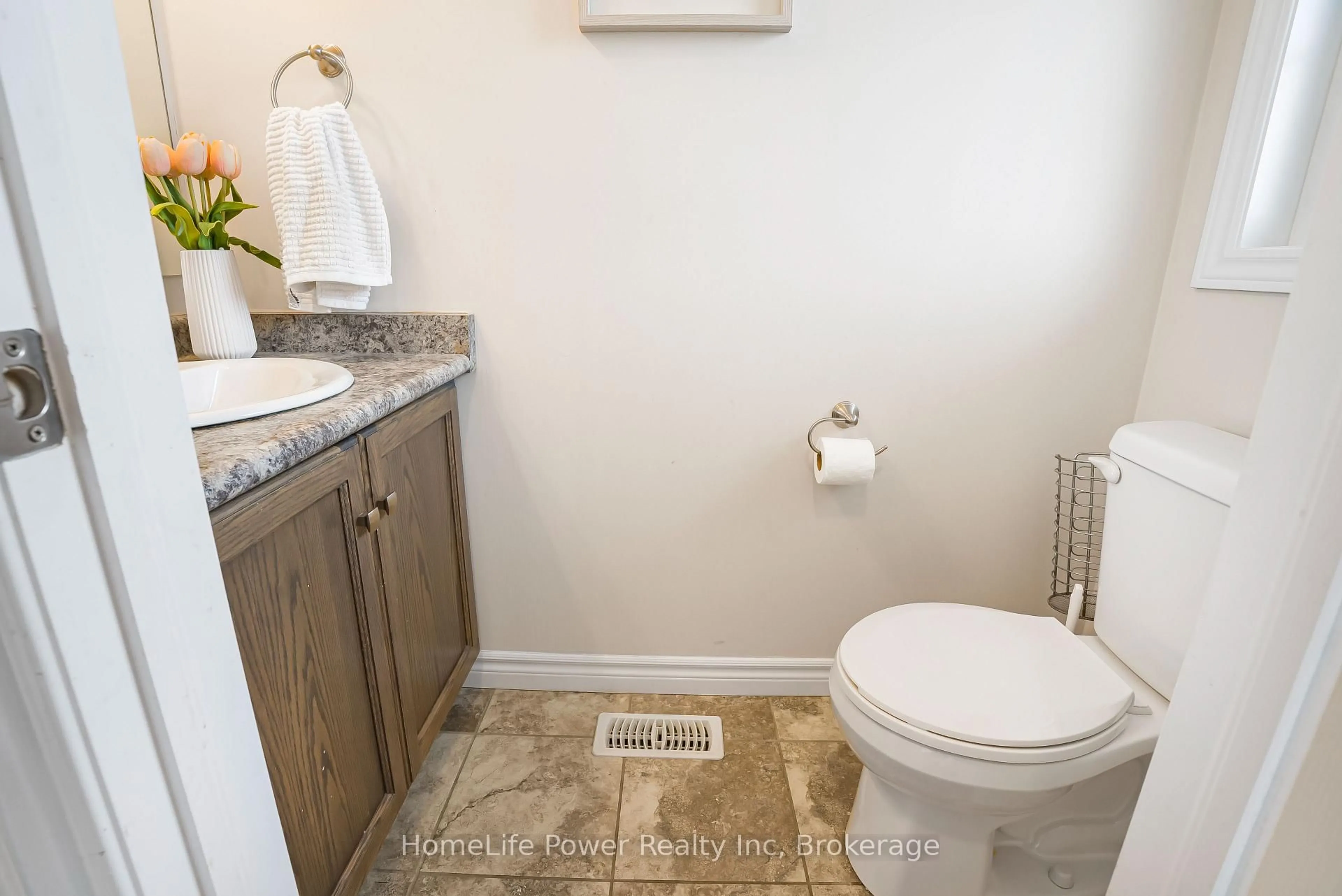 Standard bathroom, ceramic/tile floor for 1458 CAEN Ave, Woodstock Ontario N4T 0J7