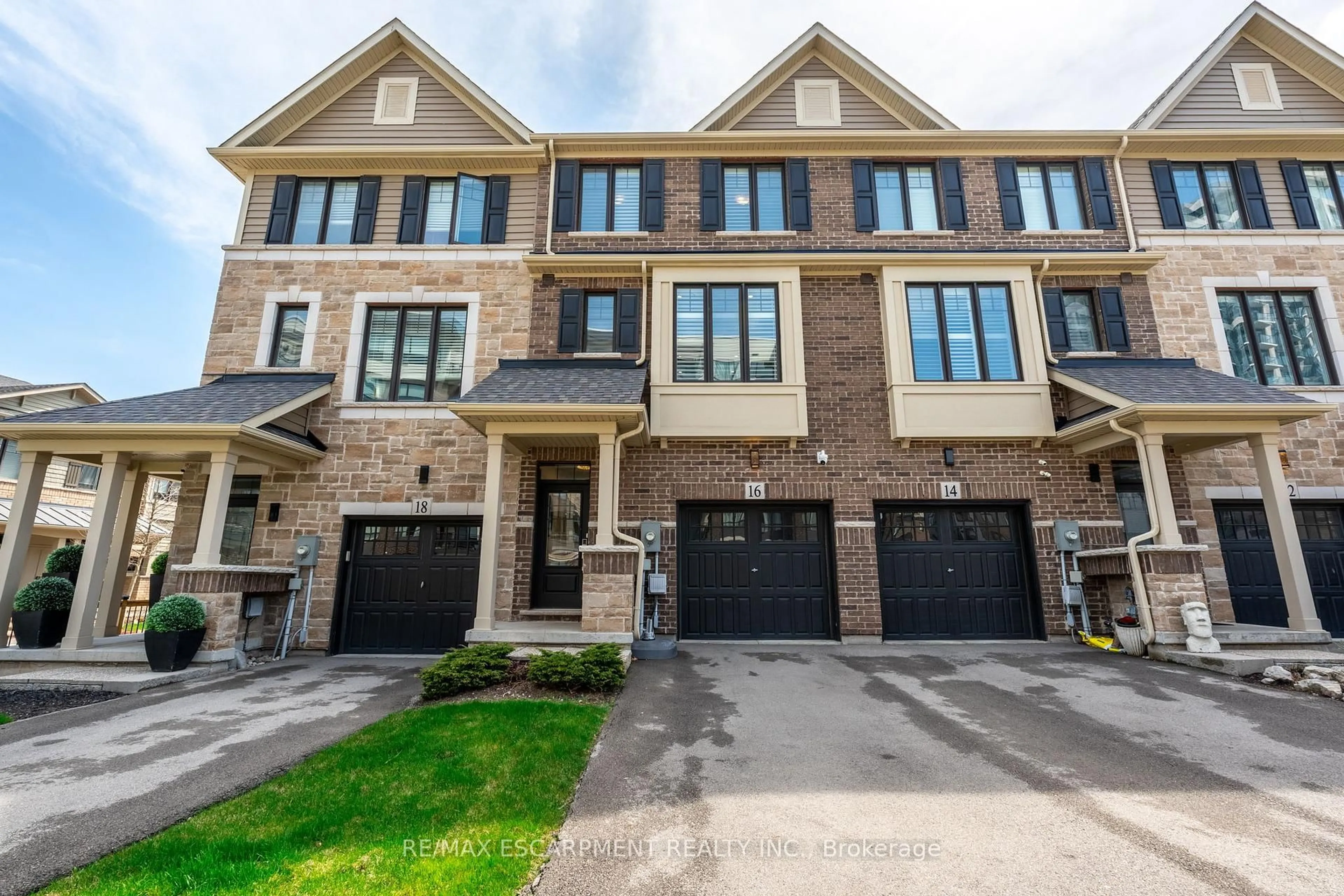 Unknown for 16 Place Polonaise Dr, Grimsby Ontario L3M 0H3
