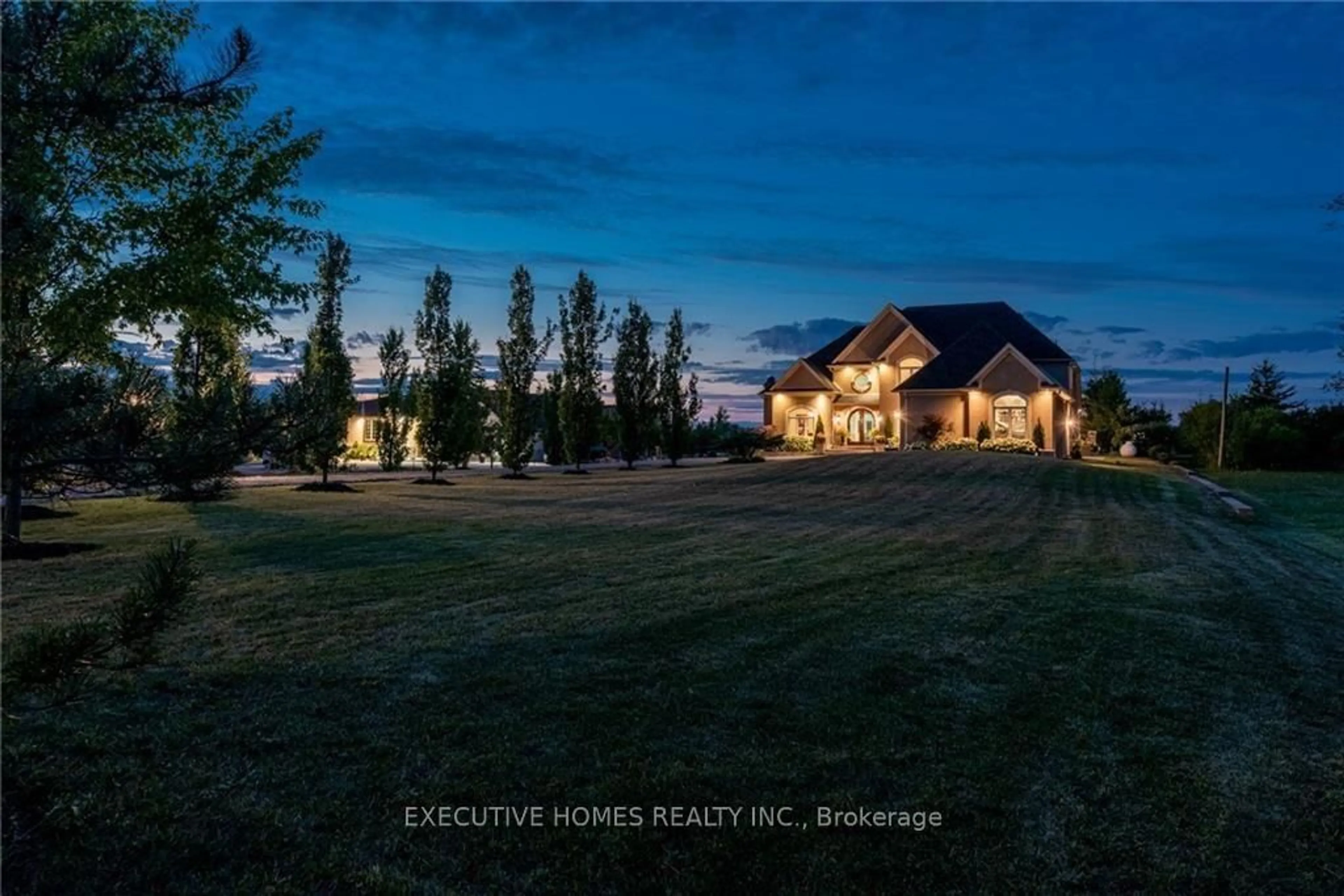 A pic from outside/outdoor area/front of a property/back of a property/a pic from drone, mountain view for 769 Mud St, Hamilton Ontario L8J 3B9