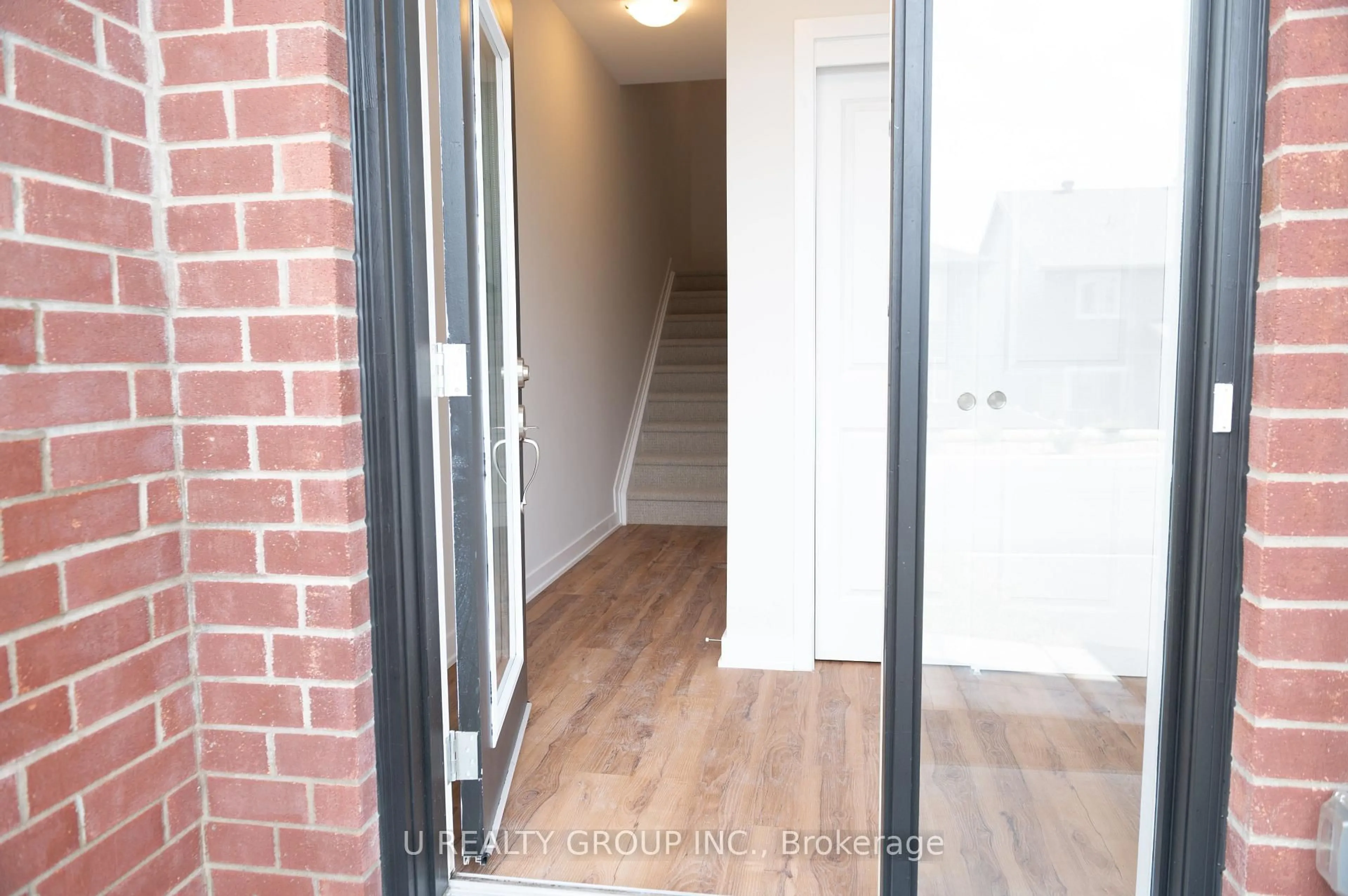 Indoor entryway for 1202 Flycatcher Private, Ottawa Ontario K1X 0M7